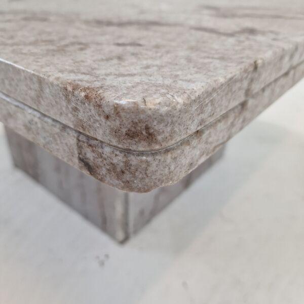 Table d’appoint en granit, années 1980