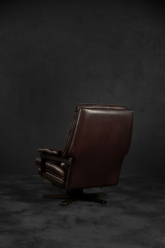 Modern Scandinavian brown leather swivel chair, 1970s