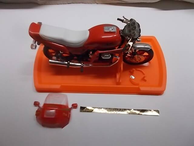 Miniature motorcycle collection moto Guzzi v65 Lario