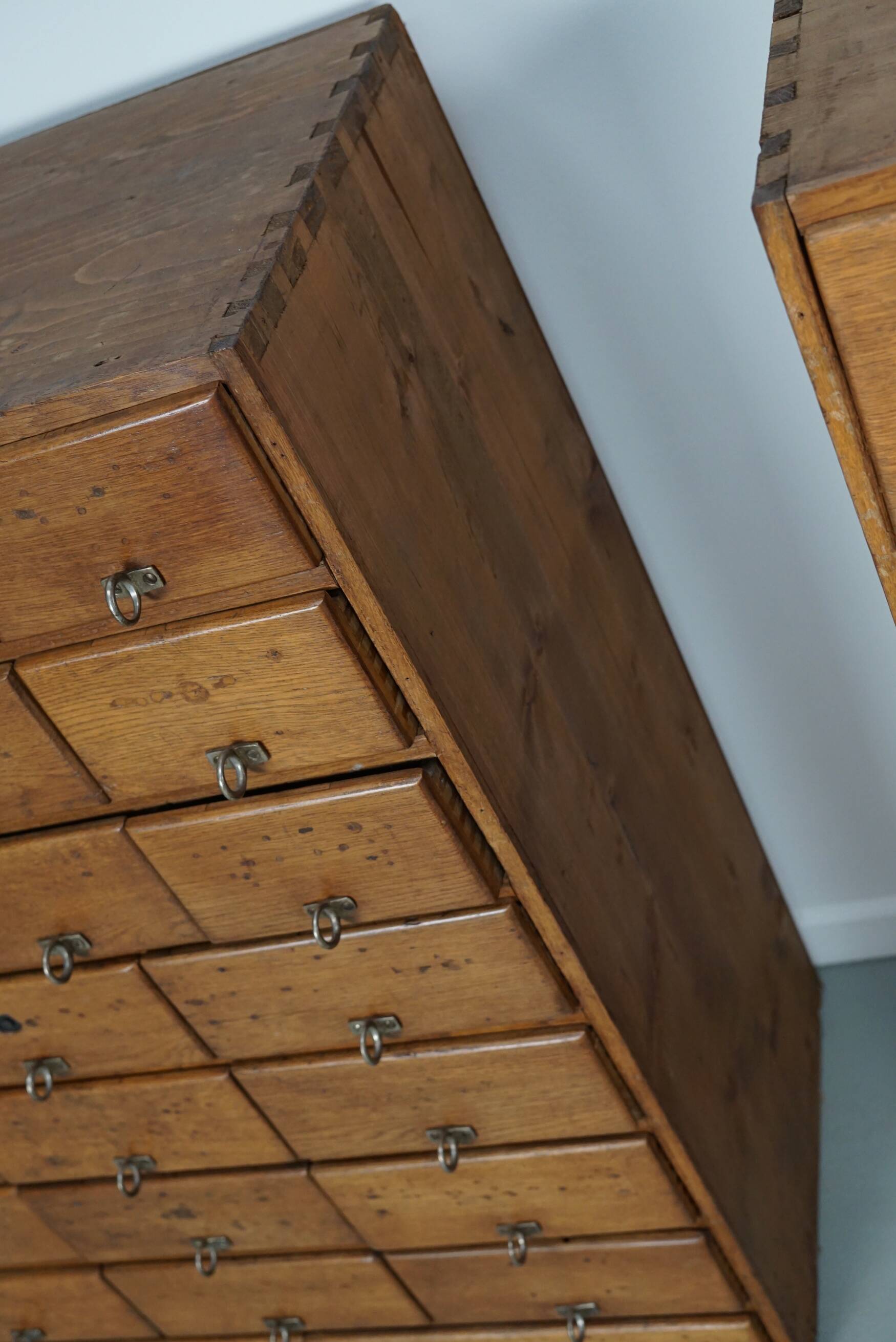 Armoire d'apothicaire vintage allemande en pin et chêne, années 1950