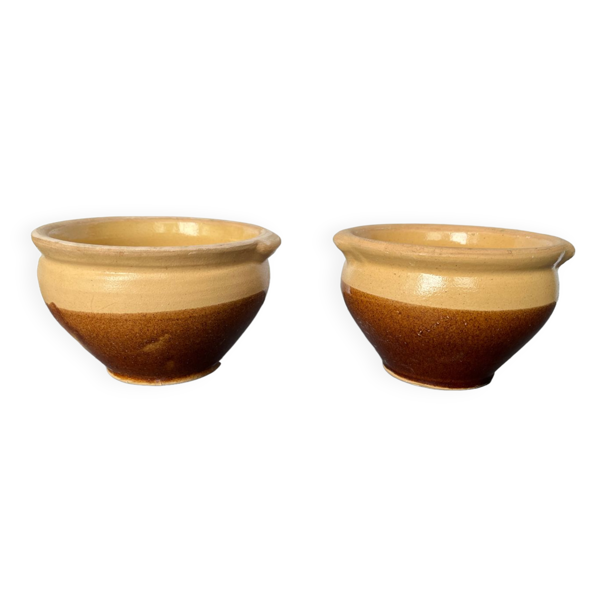 2 glazed stoneware bowls