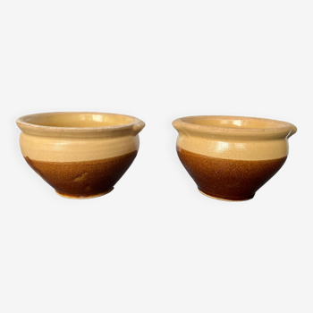 2 glazed stoneware bowls