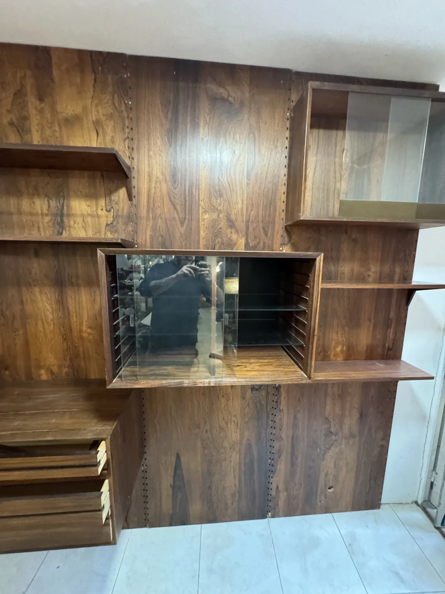 Bibliothèque murale Poul Cadovius