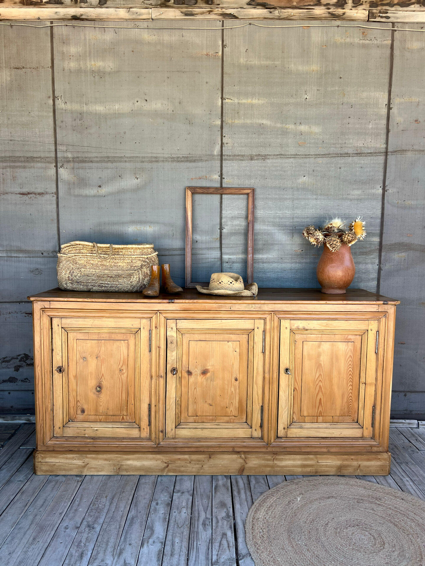 Three-door buffet