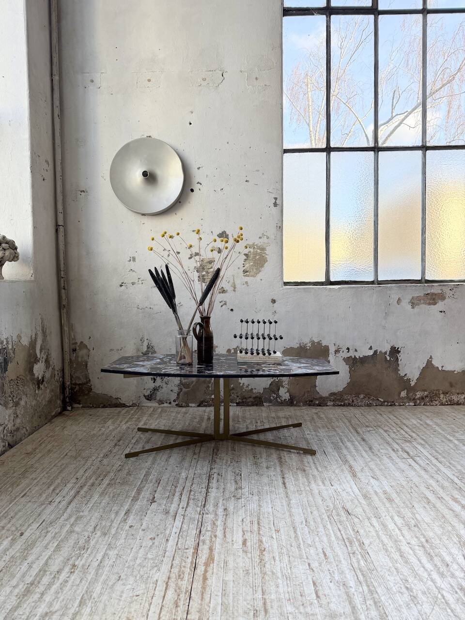 90s coffee table with Agate stone effect.