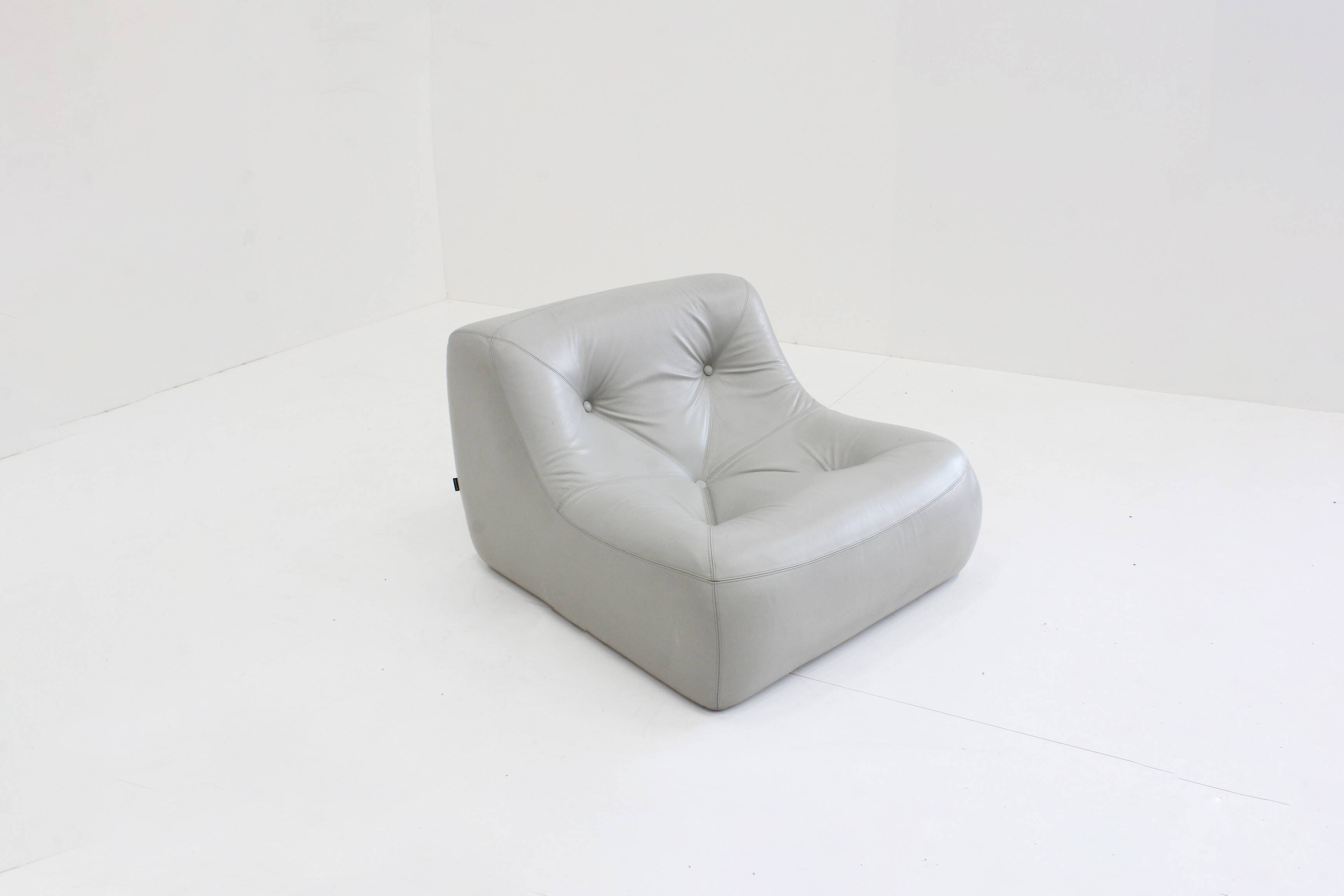 Fauteuil Kali en cuir gris de Michel Ducaroy pour Ligne Roset
