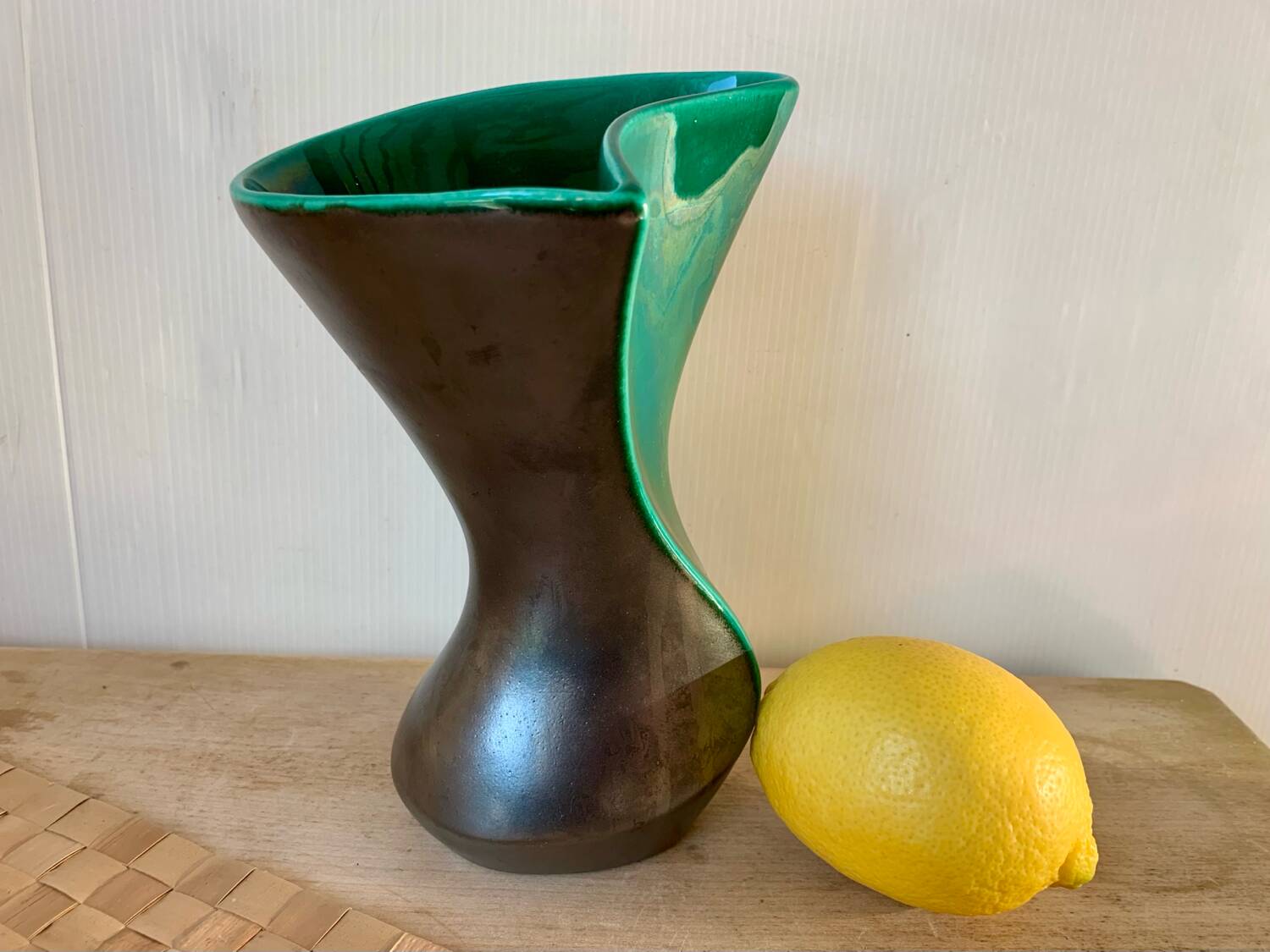 Vase en céramique noire et verte, 1950