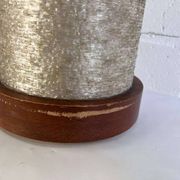 Porte-parapluie vintage avec accents de bois