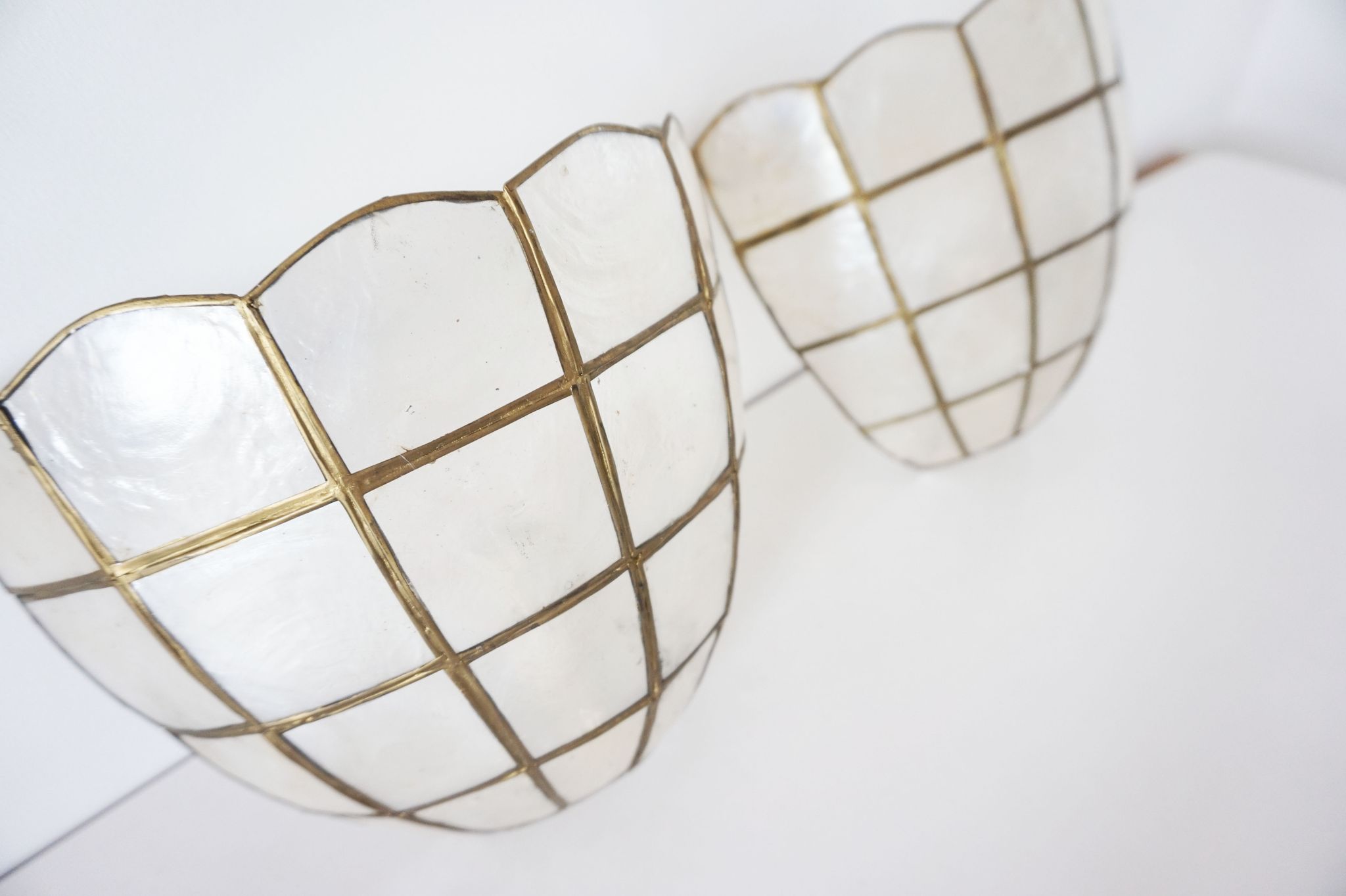 Paire d'appliques en nacre vintage forme coquillage