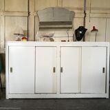 Buffet sliding doors