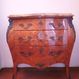 Commode galbée style louis xv