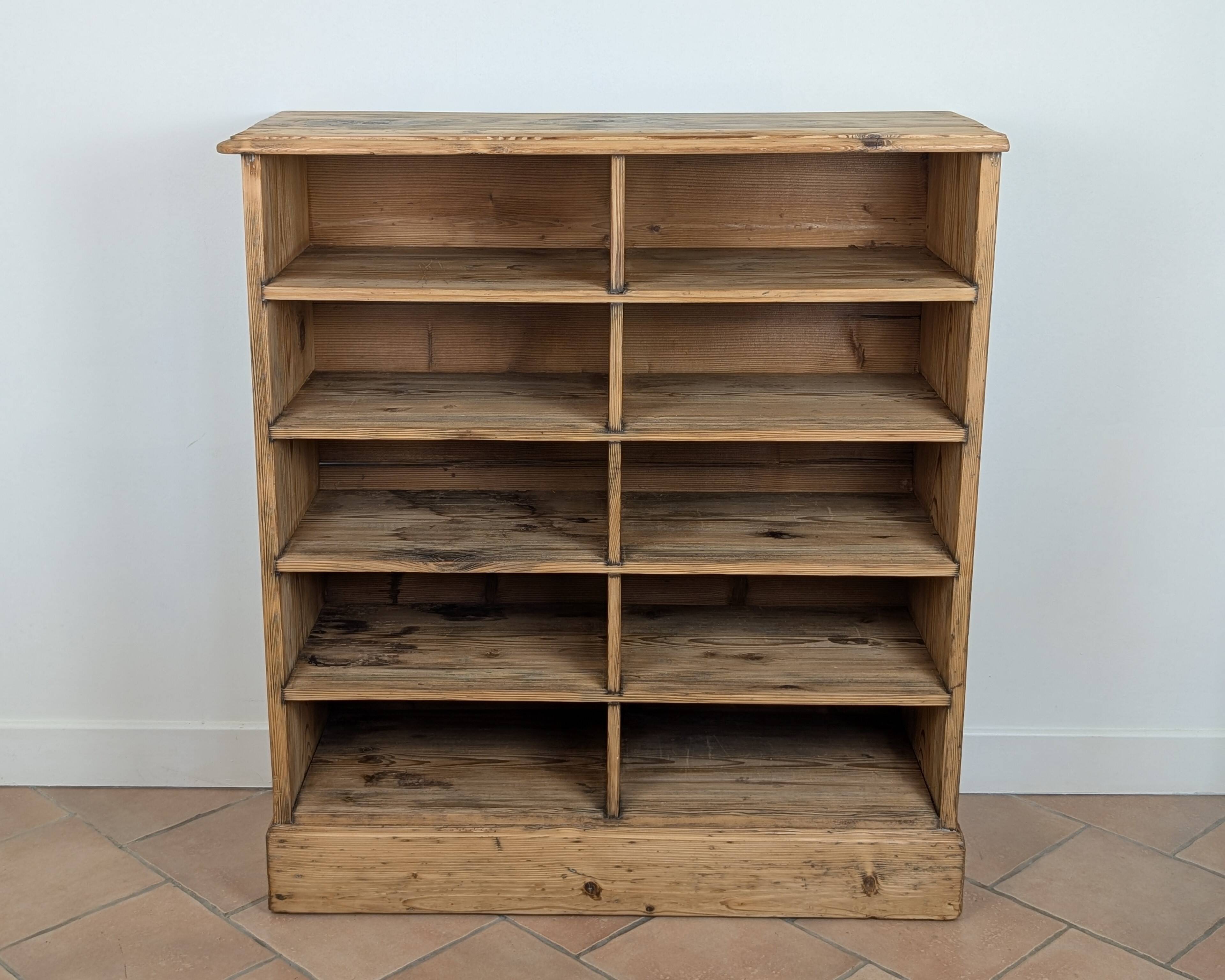 Workshop furniture with lockers