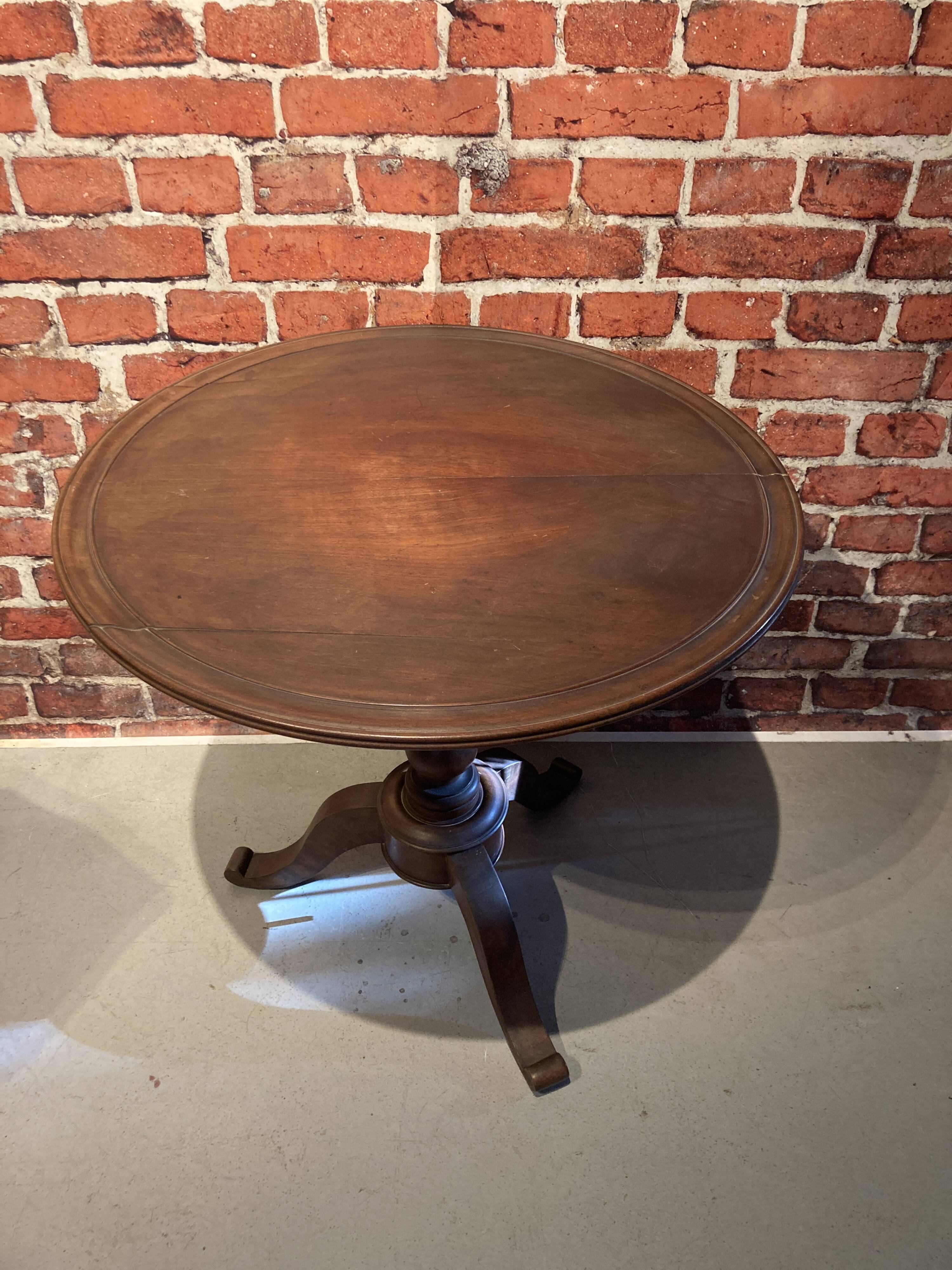 Guéridon en bois avec plateau pliable