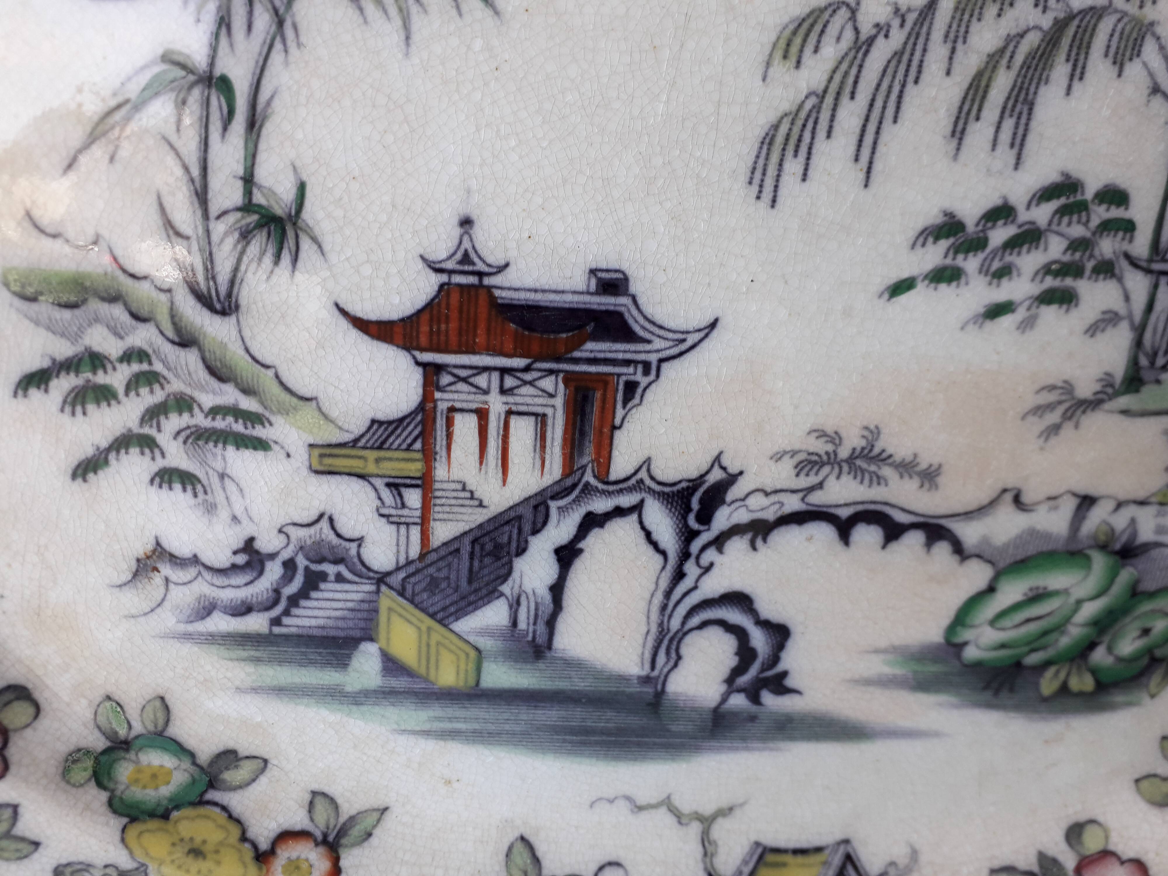 Plat en faience décor japonisant