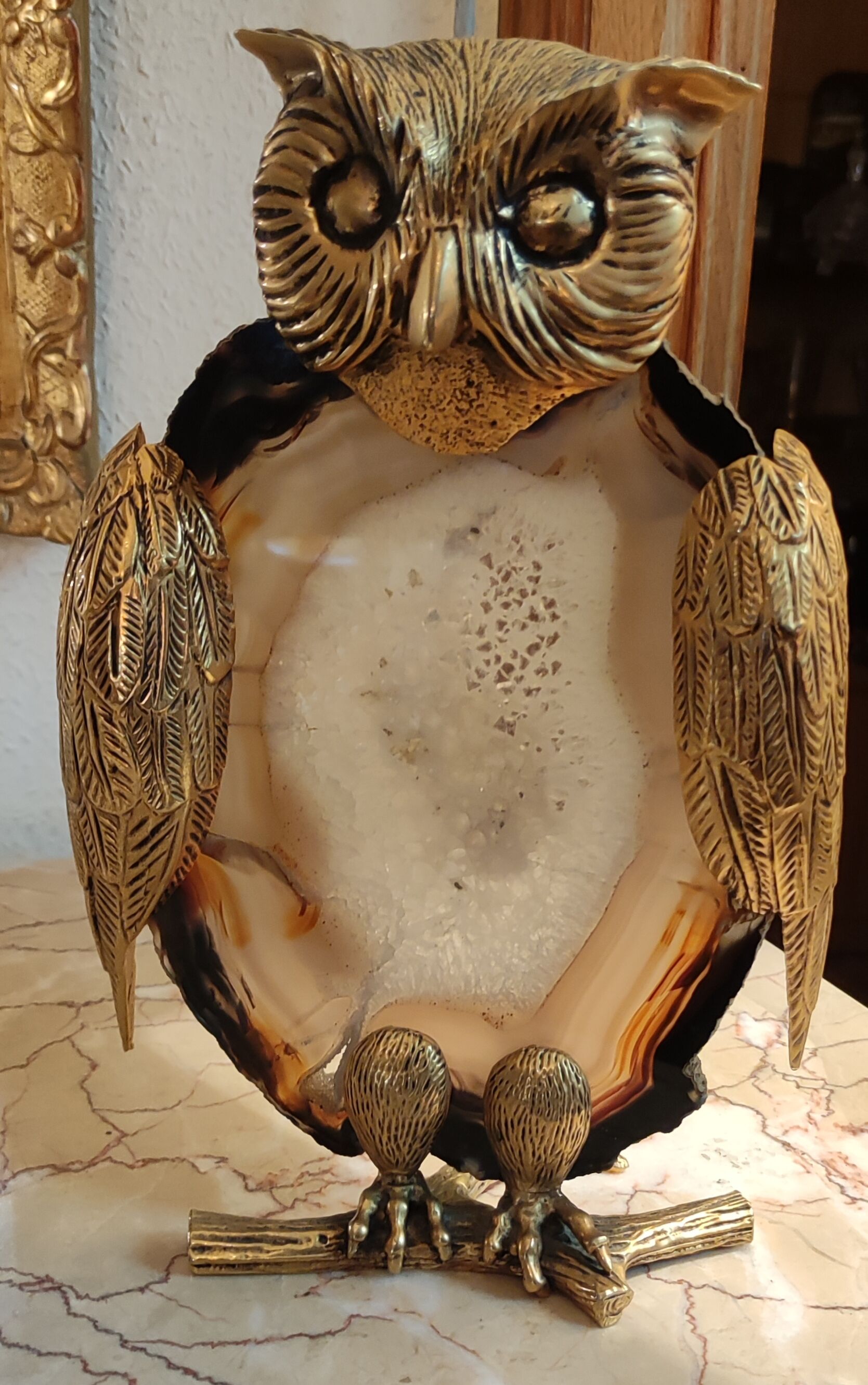 Owl on agate slice