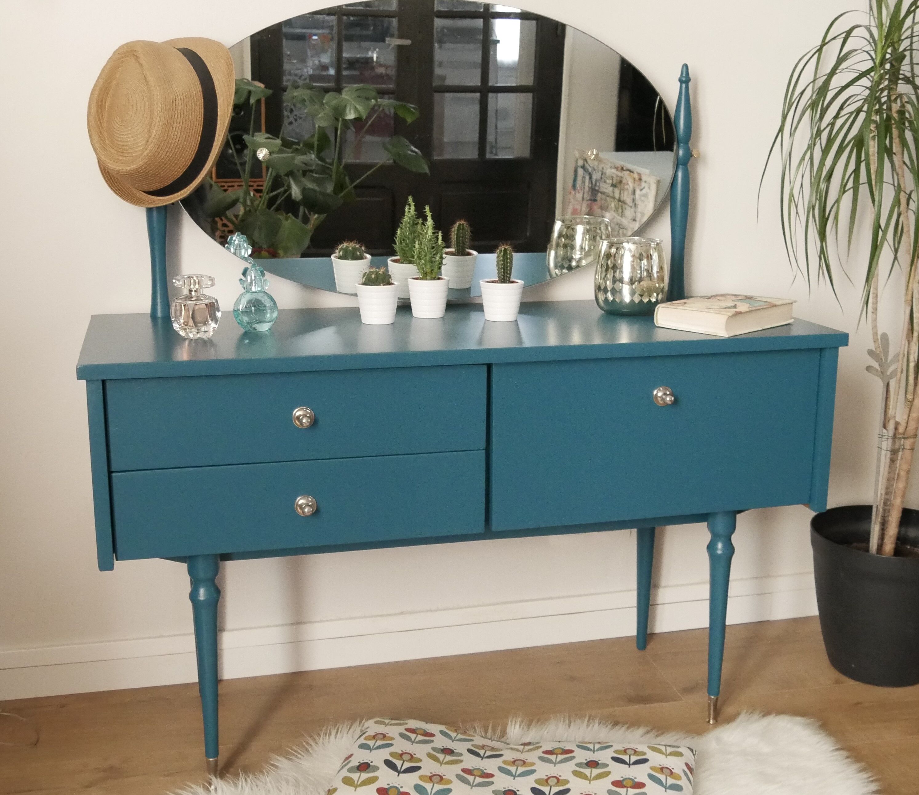 Vintage vanity, 60-70 years