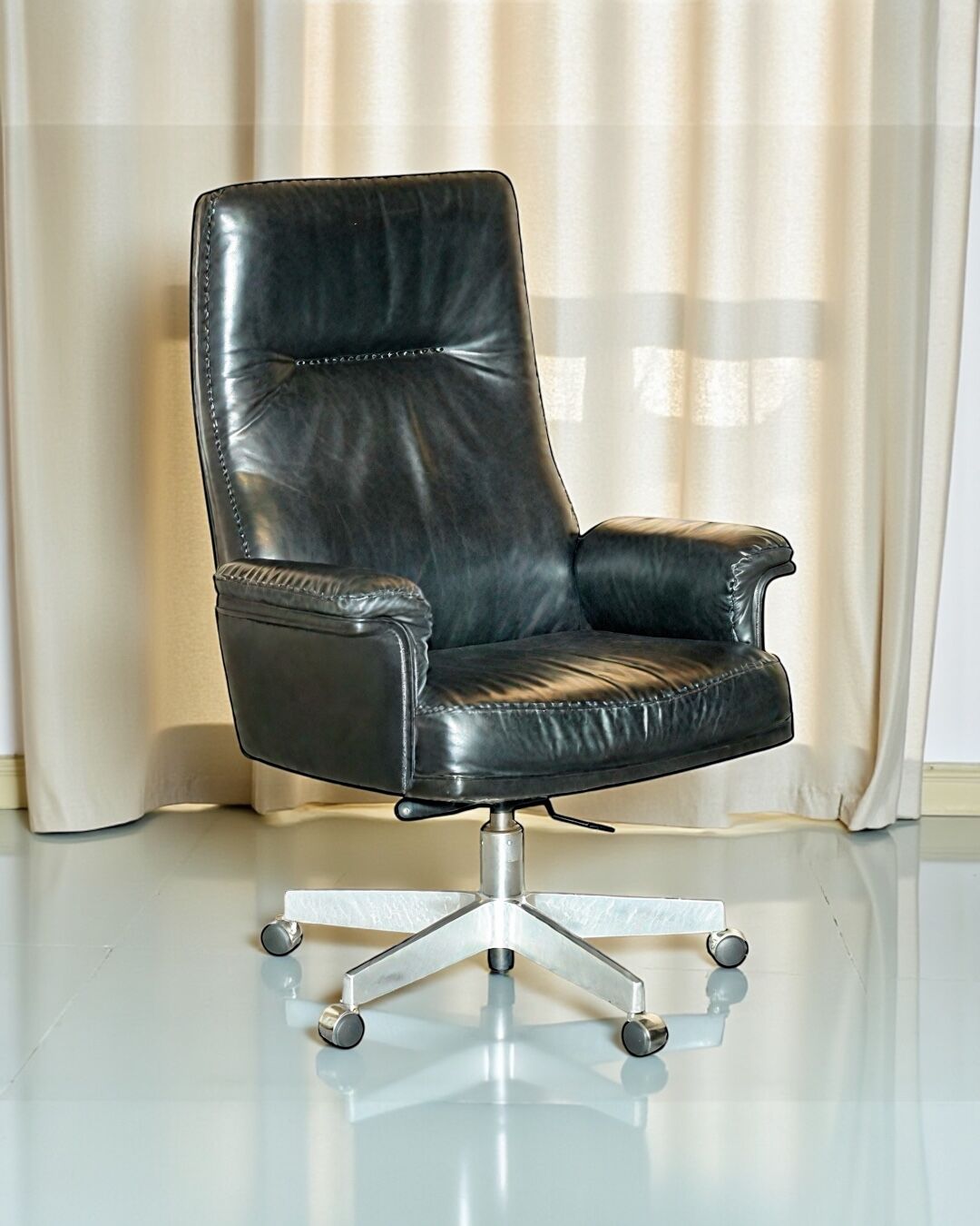 Executive armchair De Sede