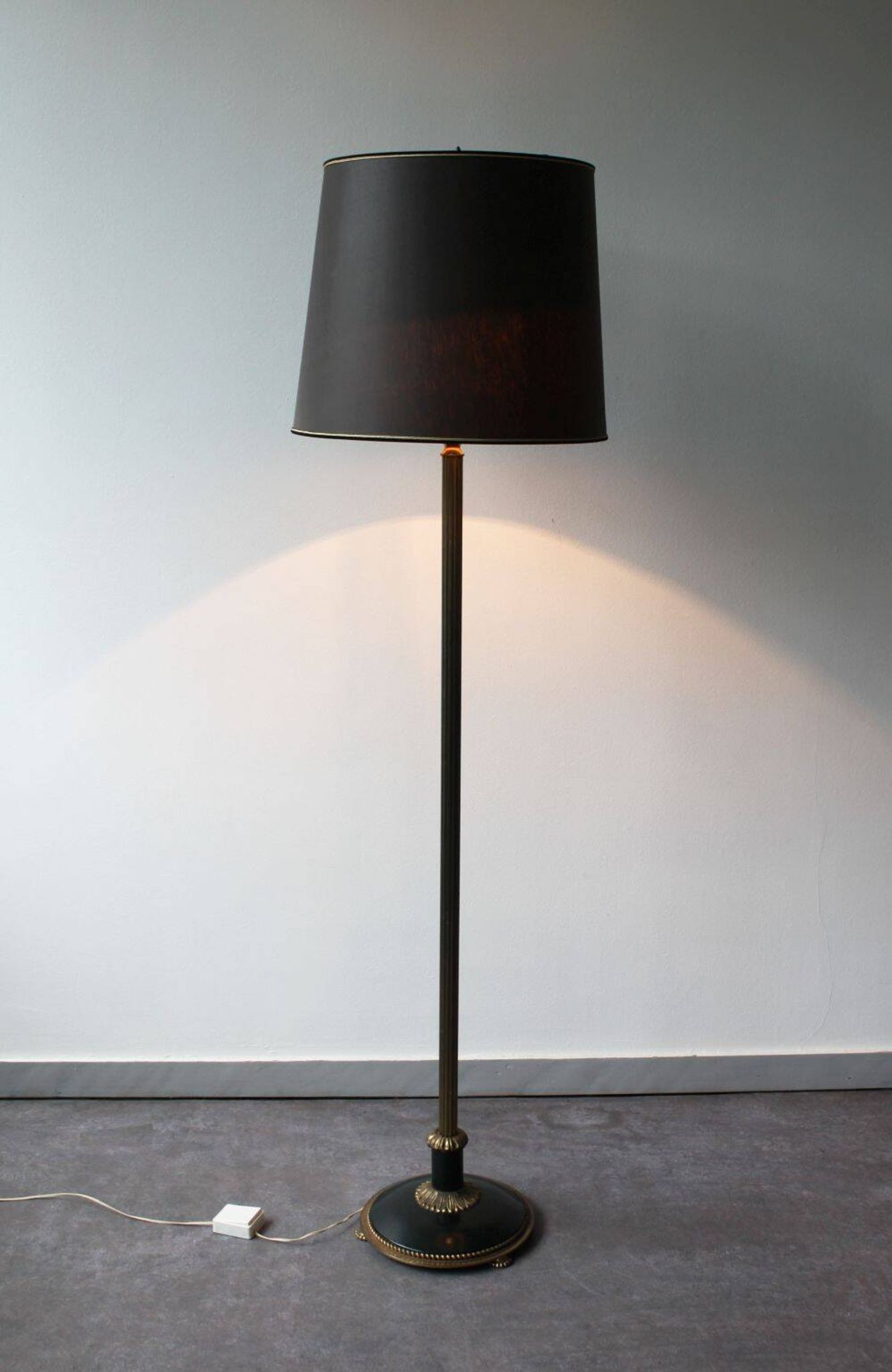 Lampadaire en bronze, style Louis XVI.