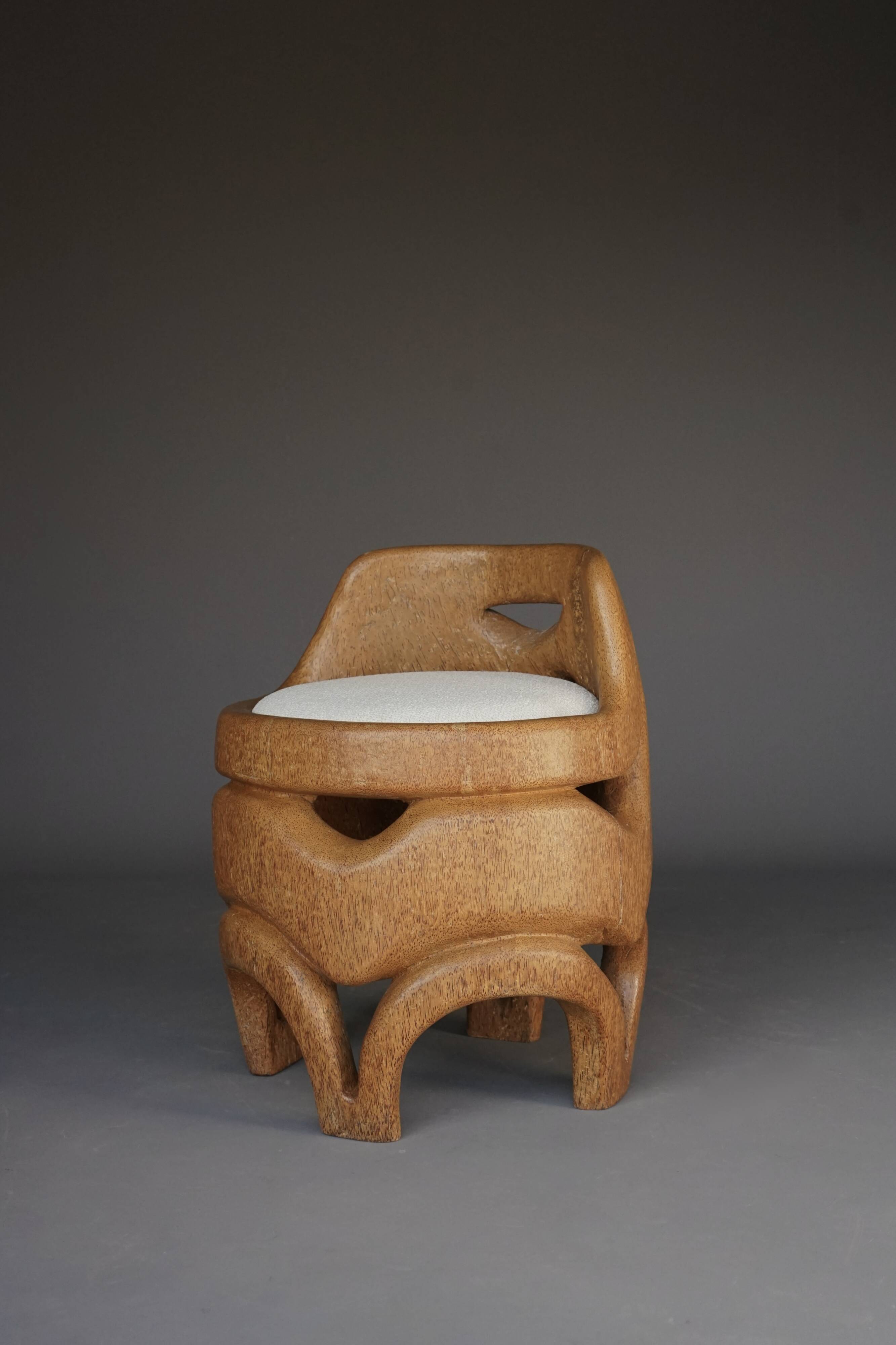 Chaise d'appoint en bois de palmier sculptée et fabriquée à la main, années 1970