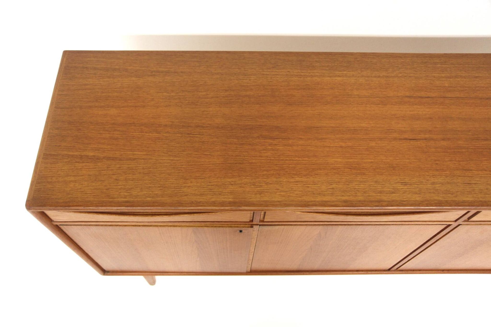 Scandinavian enfilade in teak, Möbelfabriken Linden, Horda, Sweden, 1960.