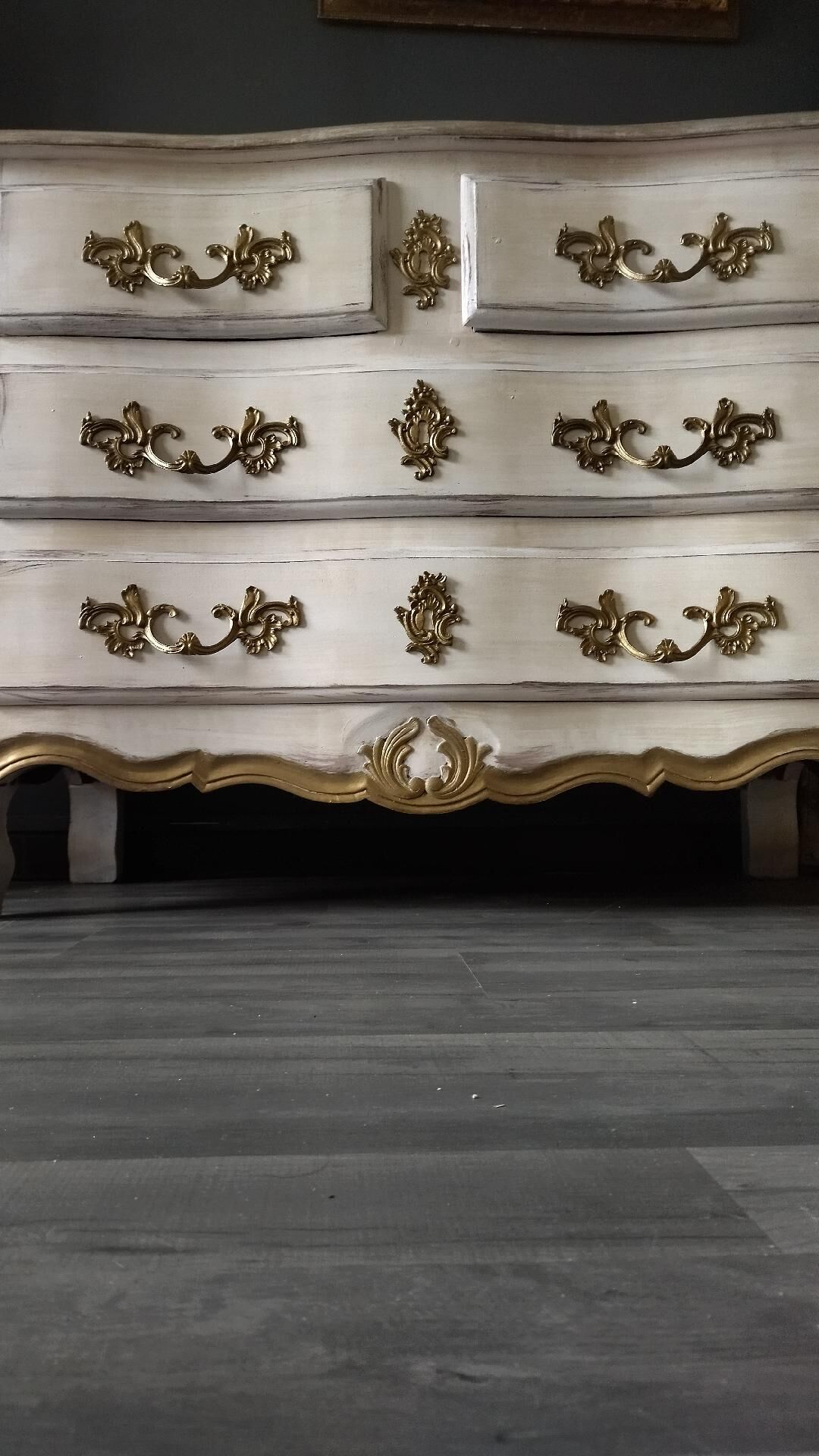 White patinated chest of drawers Louis XV style
