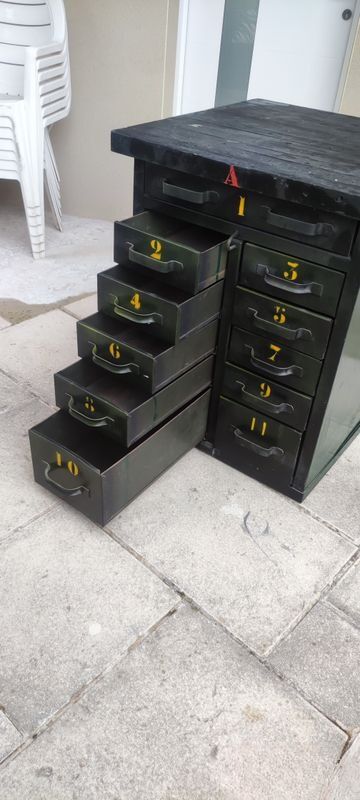 Meuble , etabli militaire