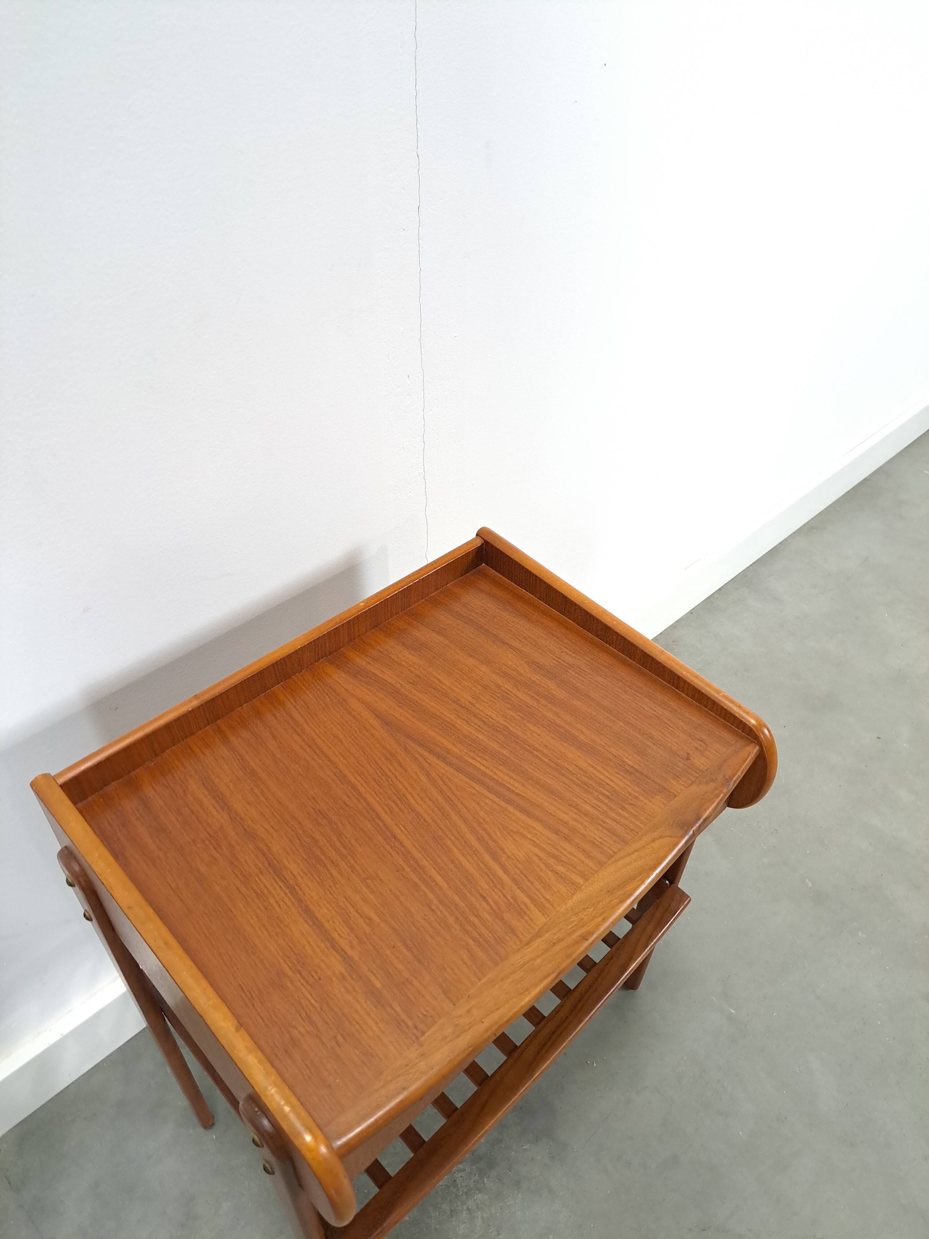 Teak fineer nachtkastjes set met lade uit Zweden