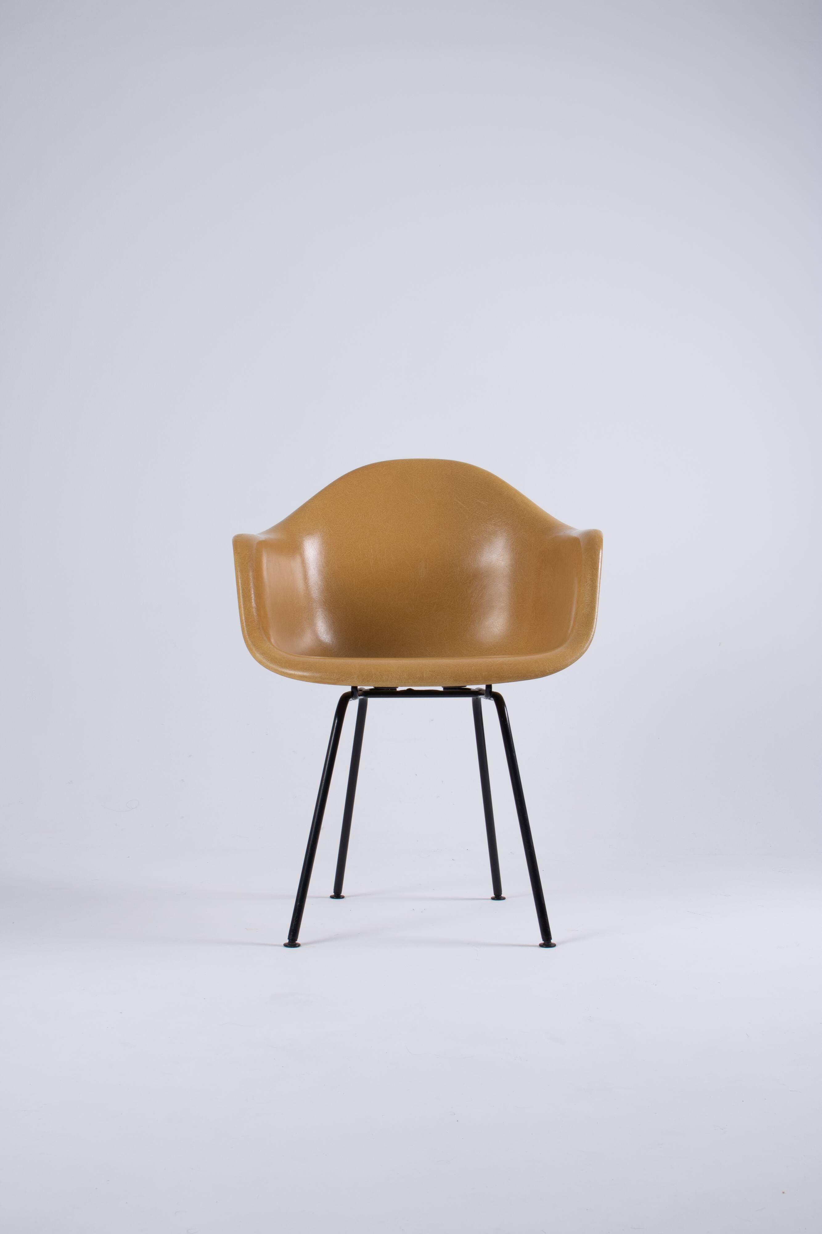 DAX Eames in fibreglass – Light Ochre – Herman Miller / Vitra – circa 19