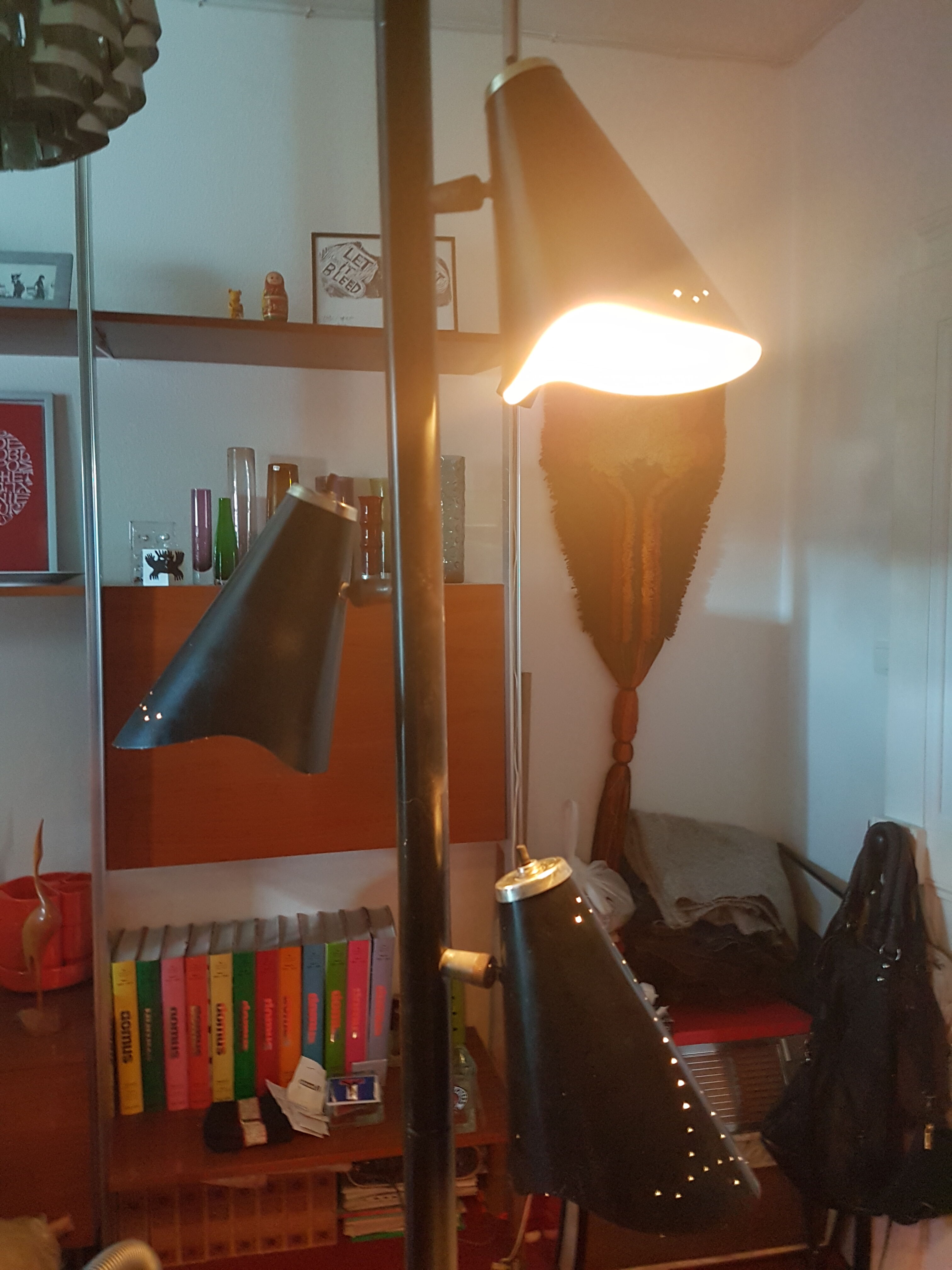 Floor lamp "tension pole lamp" American of the 1950s