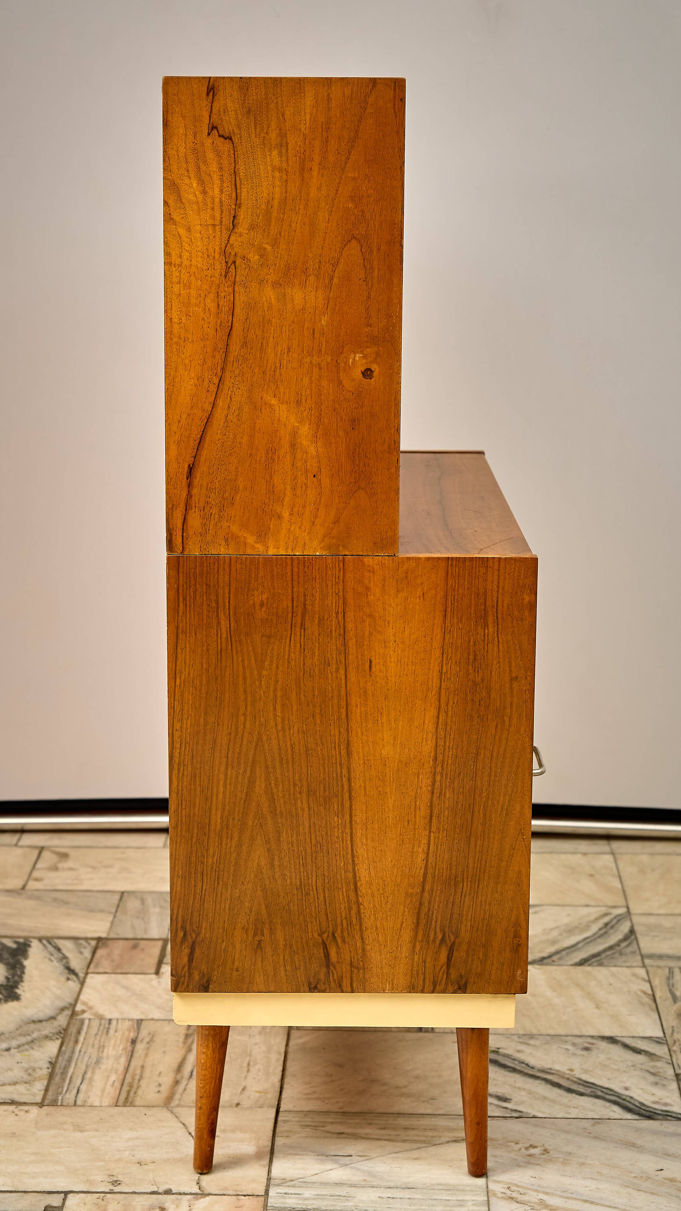 Vitrine du milieu du siècle des années 1960, Tchécoslovaquie