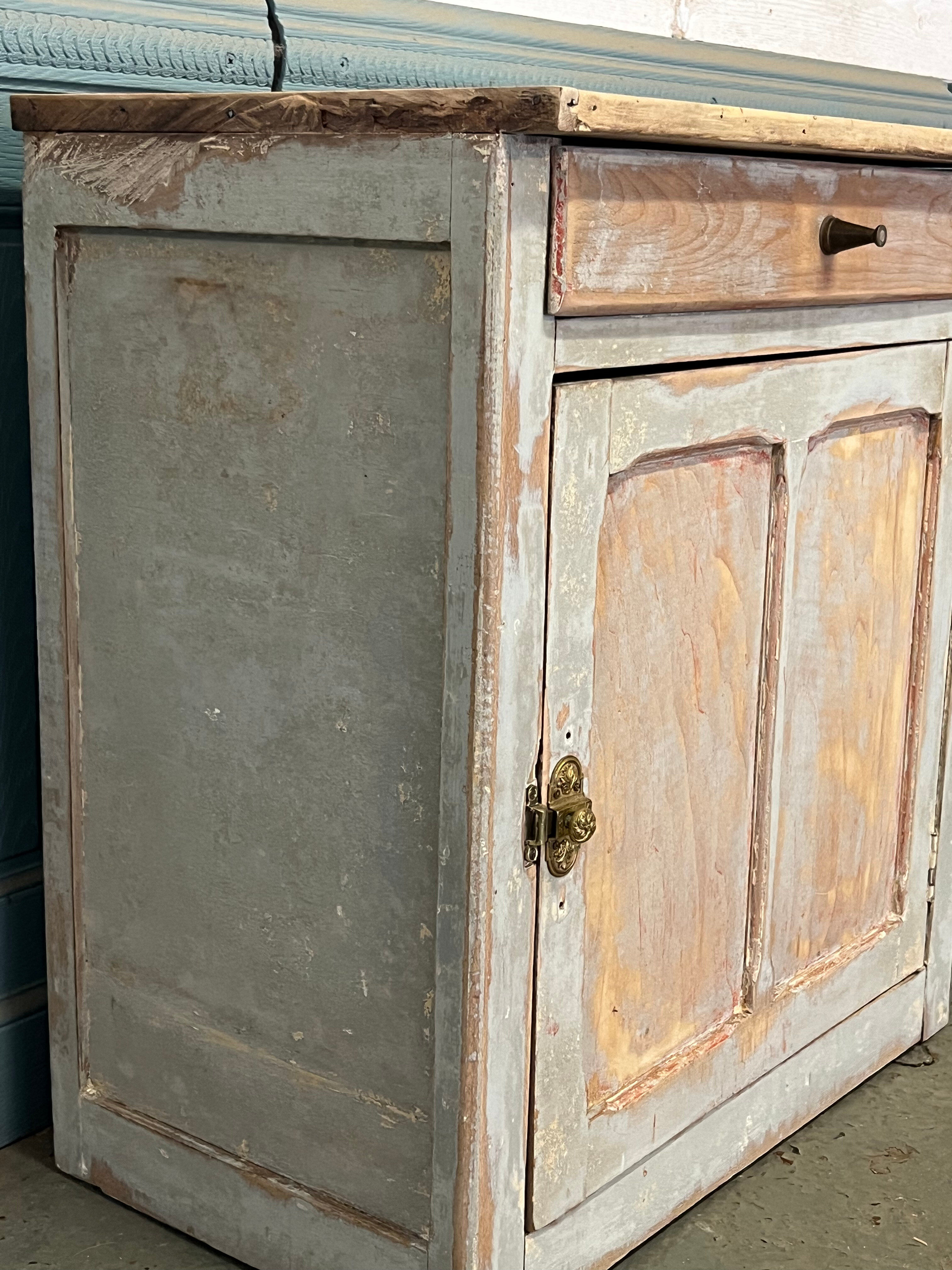 Commode parisienne patinée