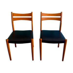 Paire de chaises en hêtre à garniture de skaï noir, vers 1950