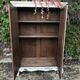 Armoire rustique en bois blanchi