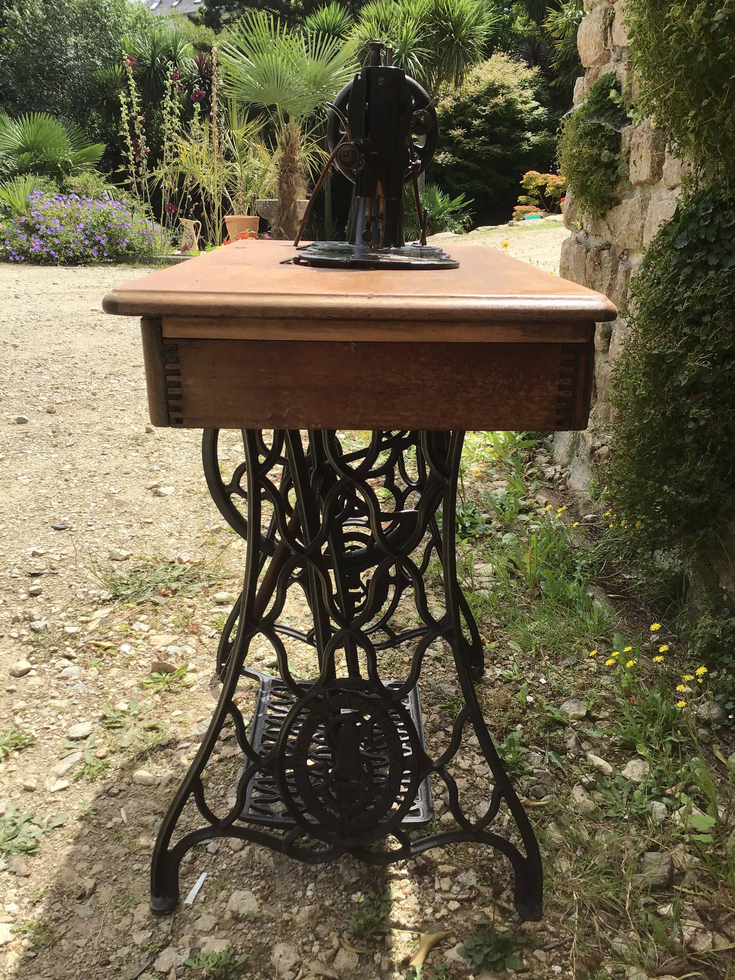 Singer sewing machine table