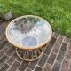 Table basse en rotin et plateau en verre