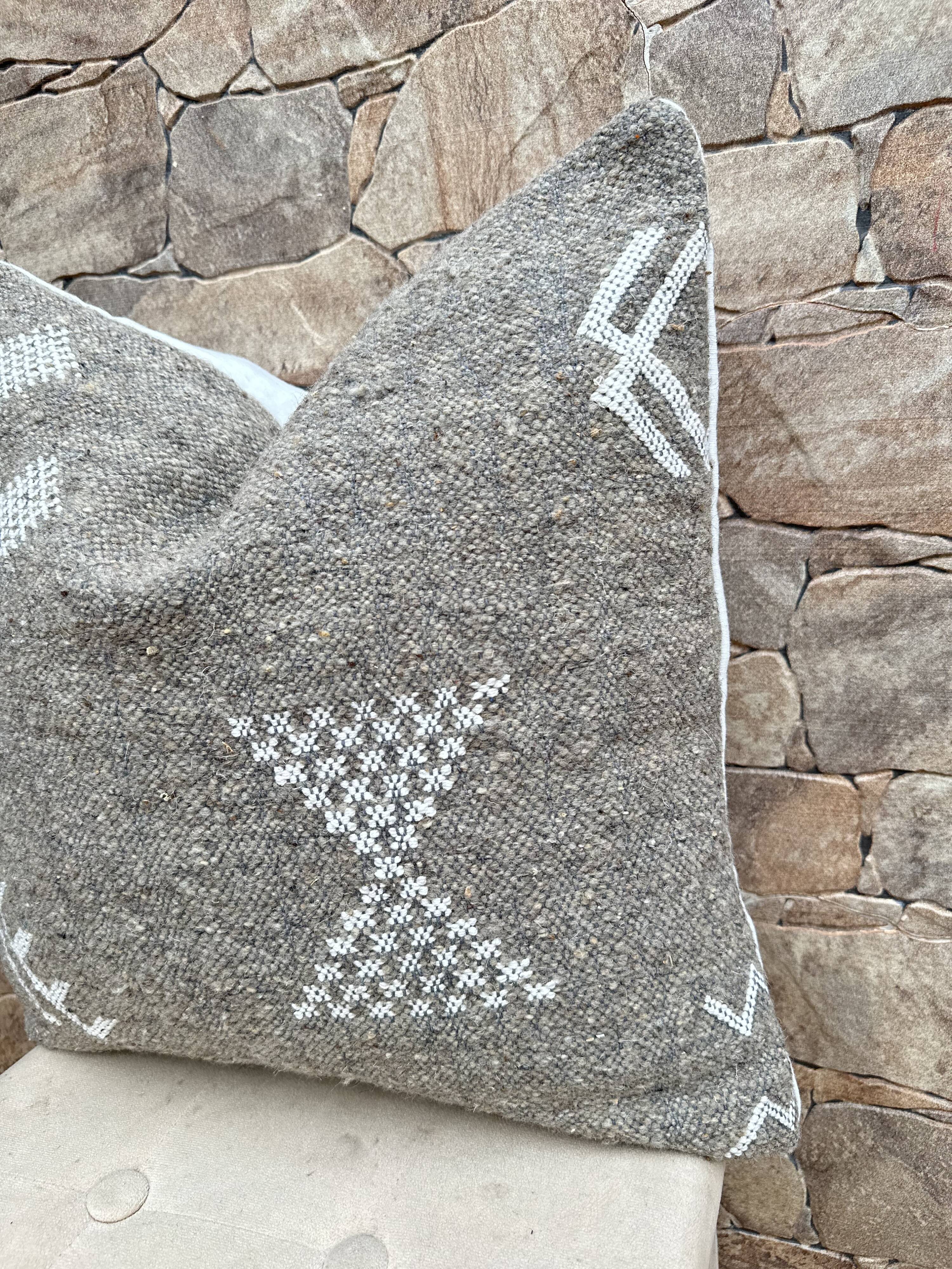 Moroccan kilim cushion cover handmade: Berber wool cushion