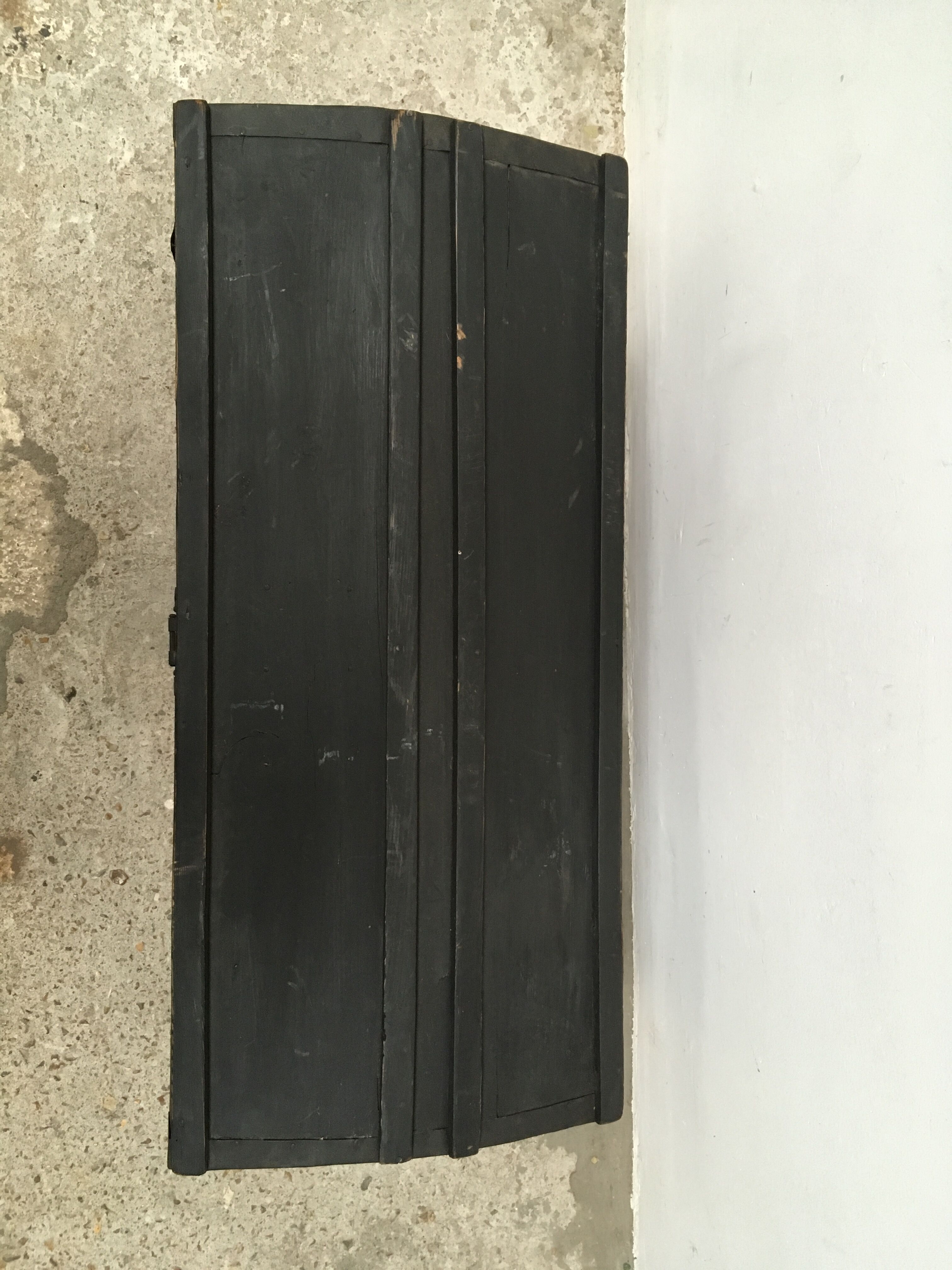 Matte black curved trunk