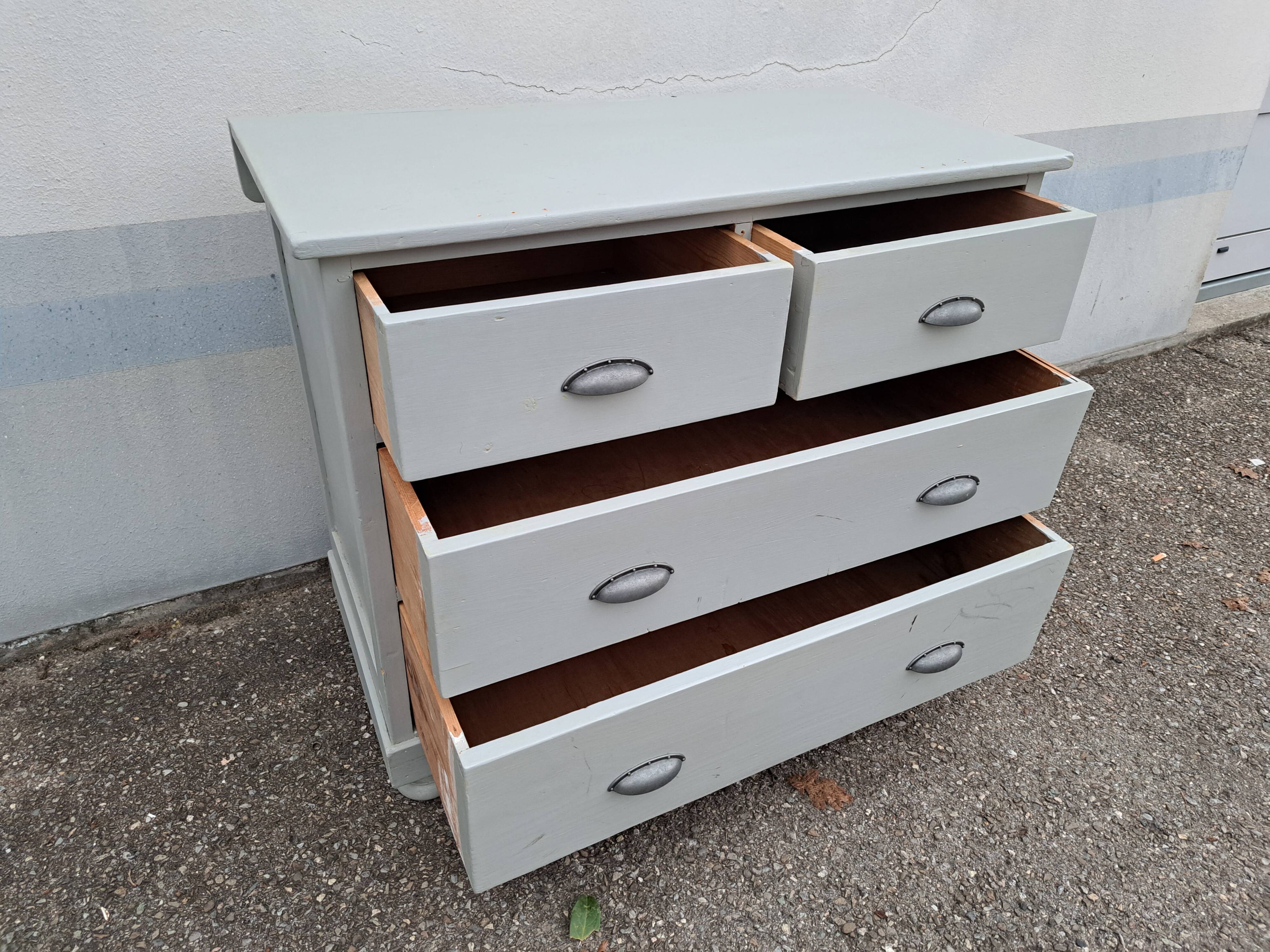 Vintage chest of drawers