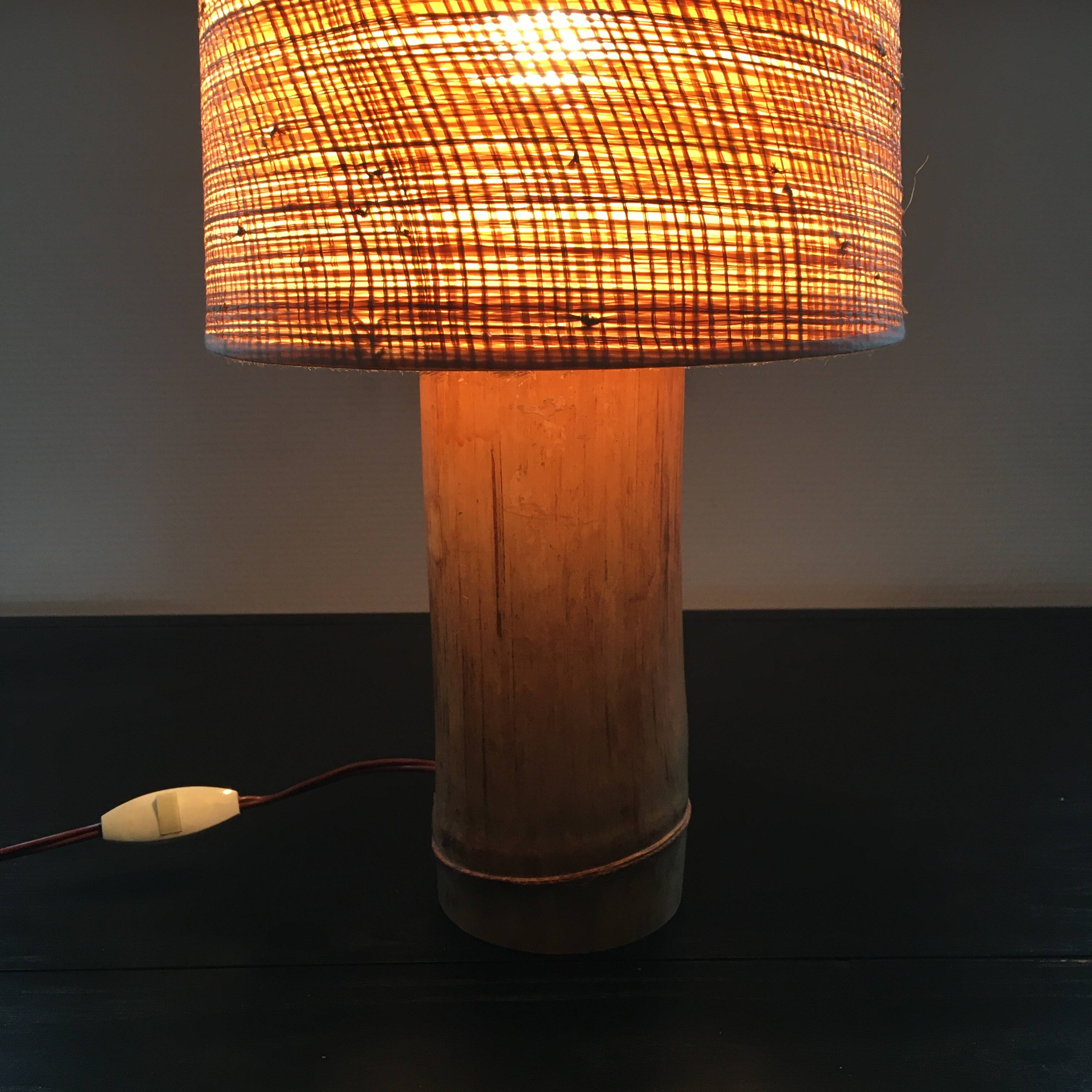 Lampe bambou et rabane