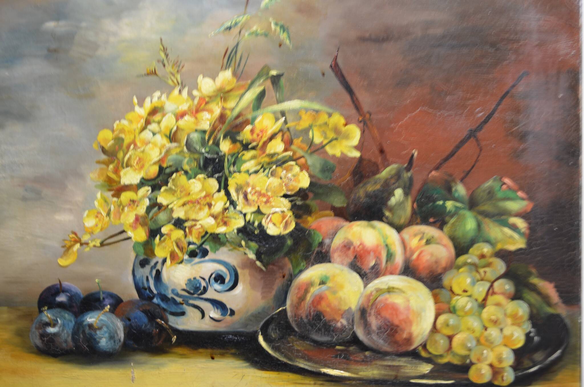 Jhane JONCHERY (XIXe~XXe siecle)  "Nature mortes aux ﬂeurs et aux fruits : pêches, raisins, prunes"
