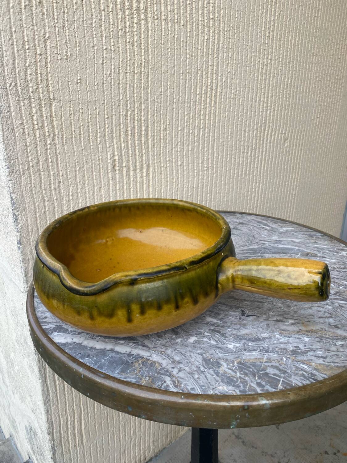 Earthenware fondue pot with glazed finish