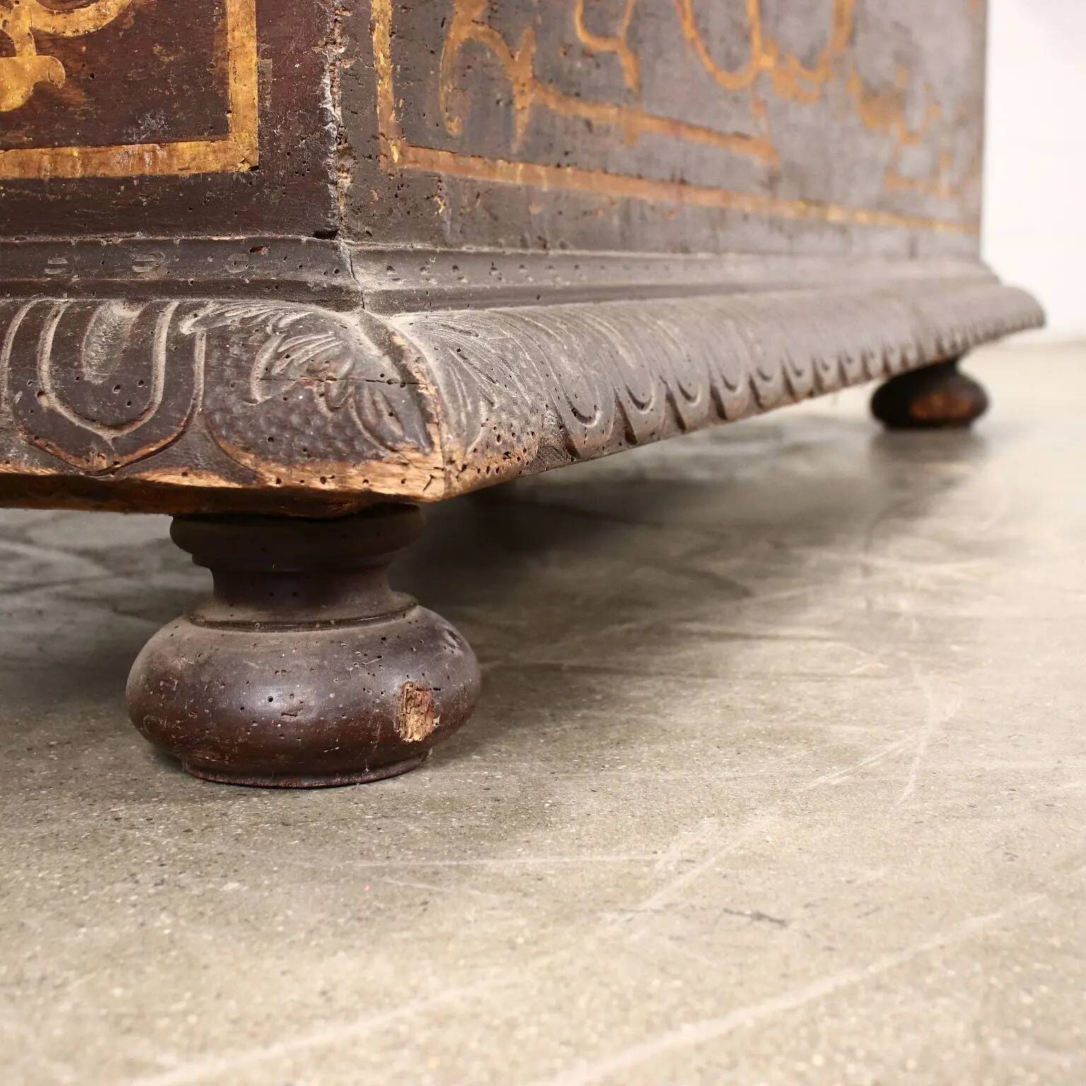 Piedmontese baroque chest in walnut, Italy, 18th century