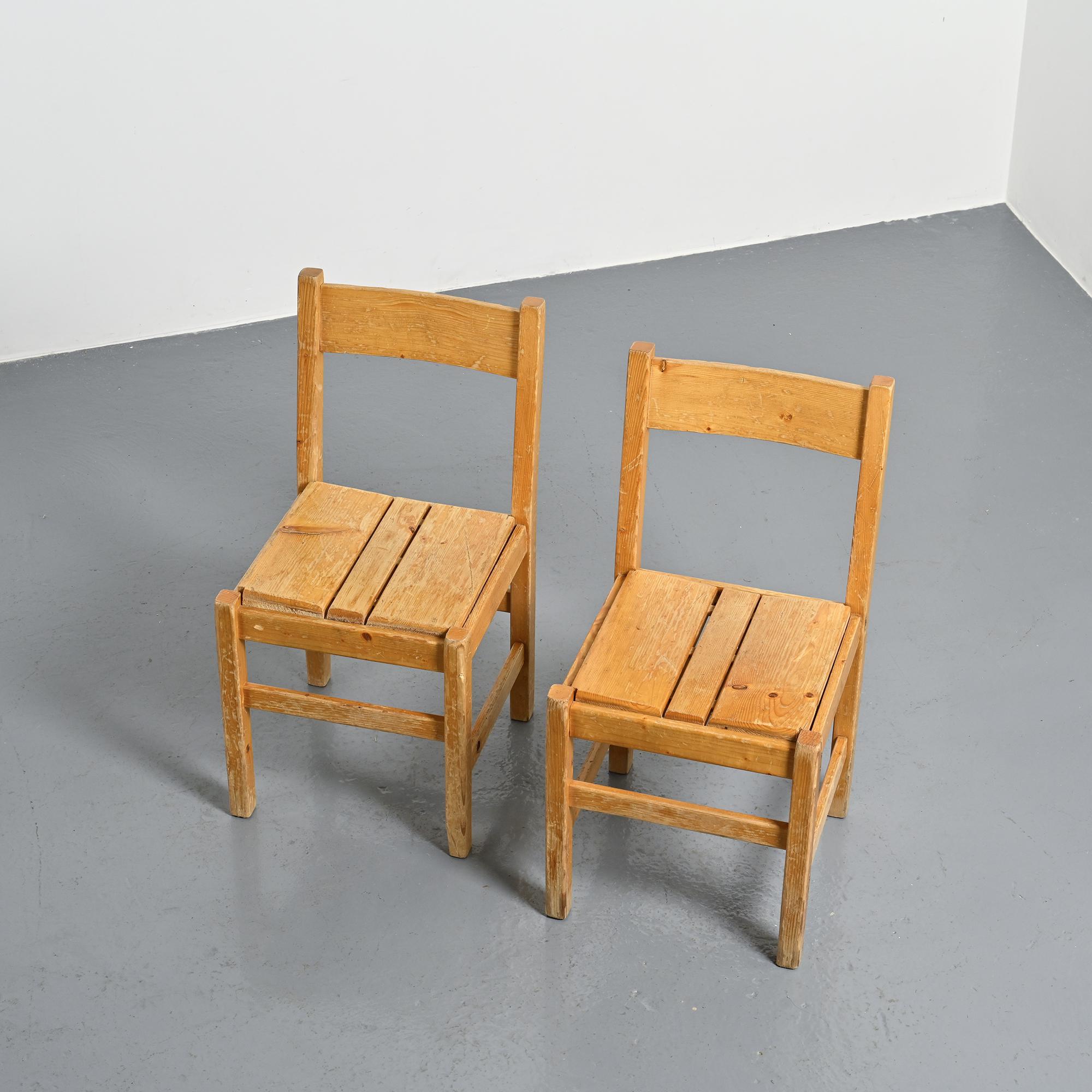Pair of pine chairs, Maison Regain, France, circa 1970.