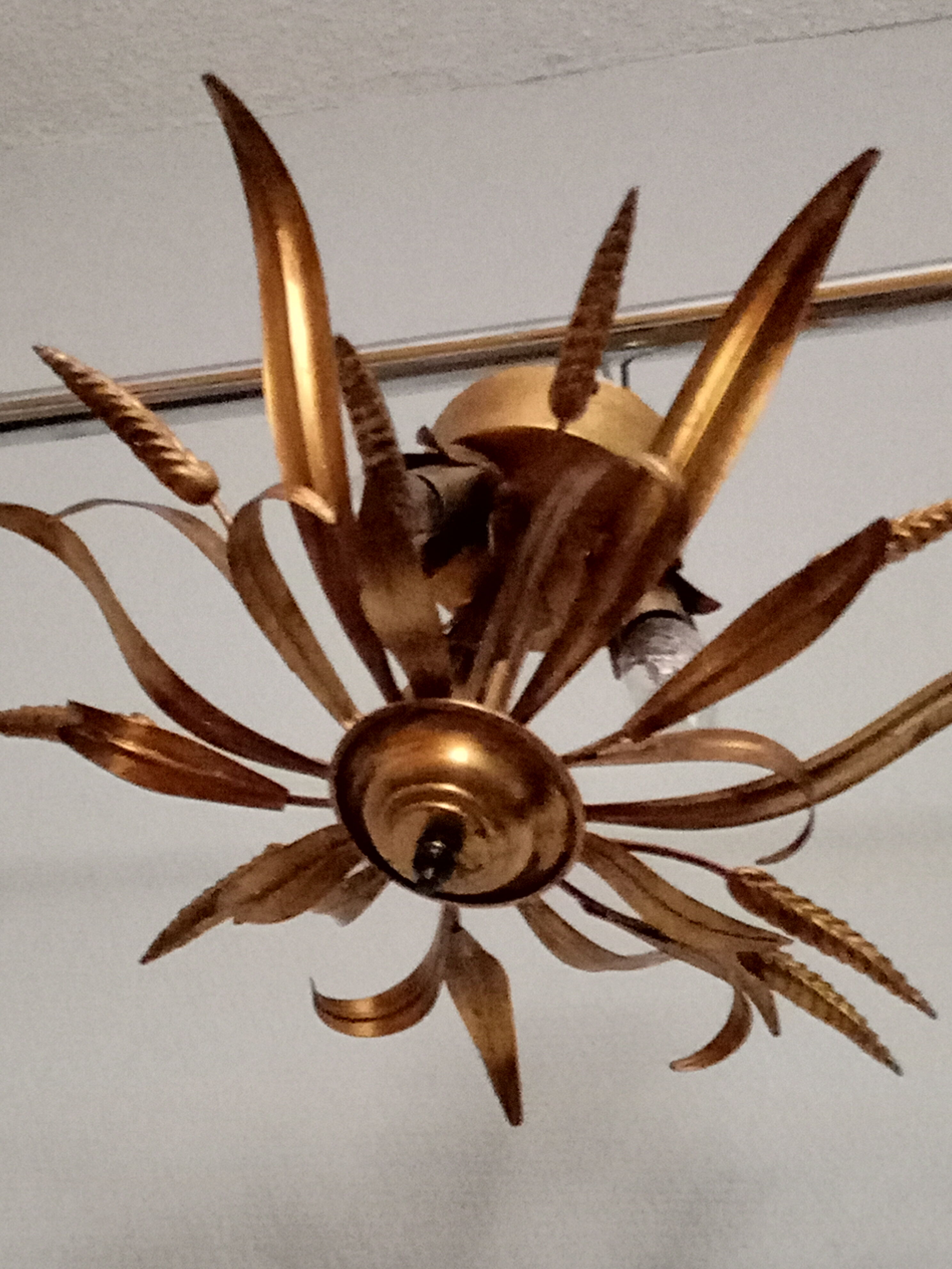 Lustre métal doré