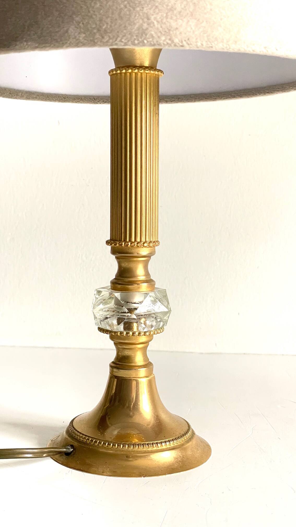 Lampe vintage en métal doré et cristal