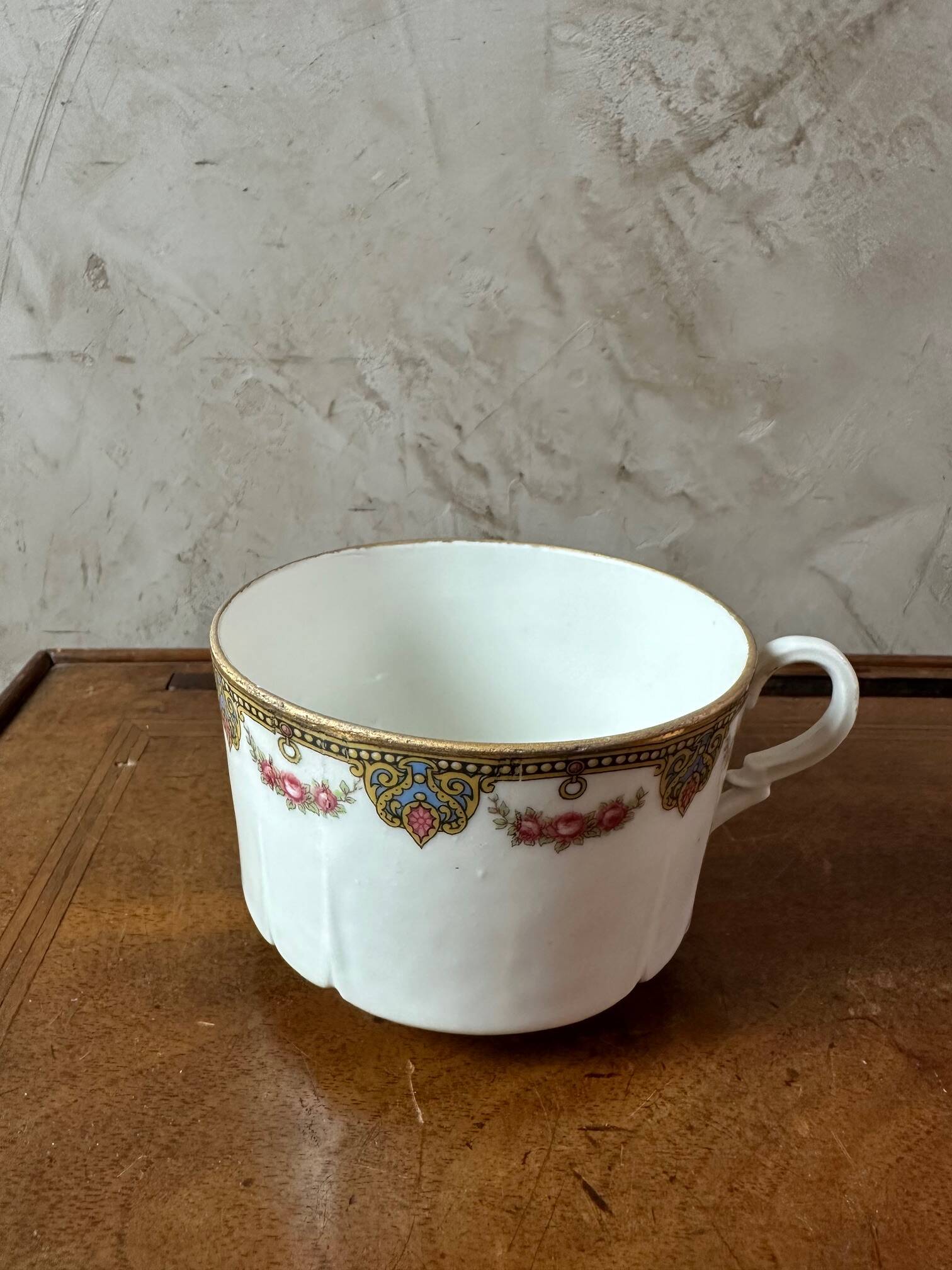 Pair of porcelain luncheons