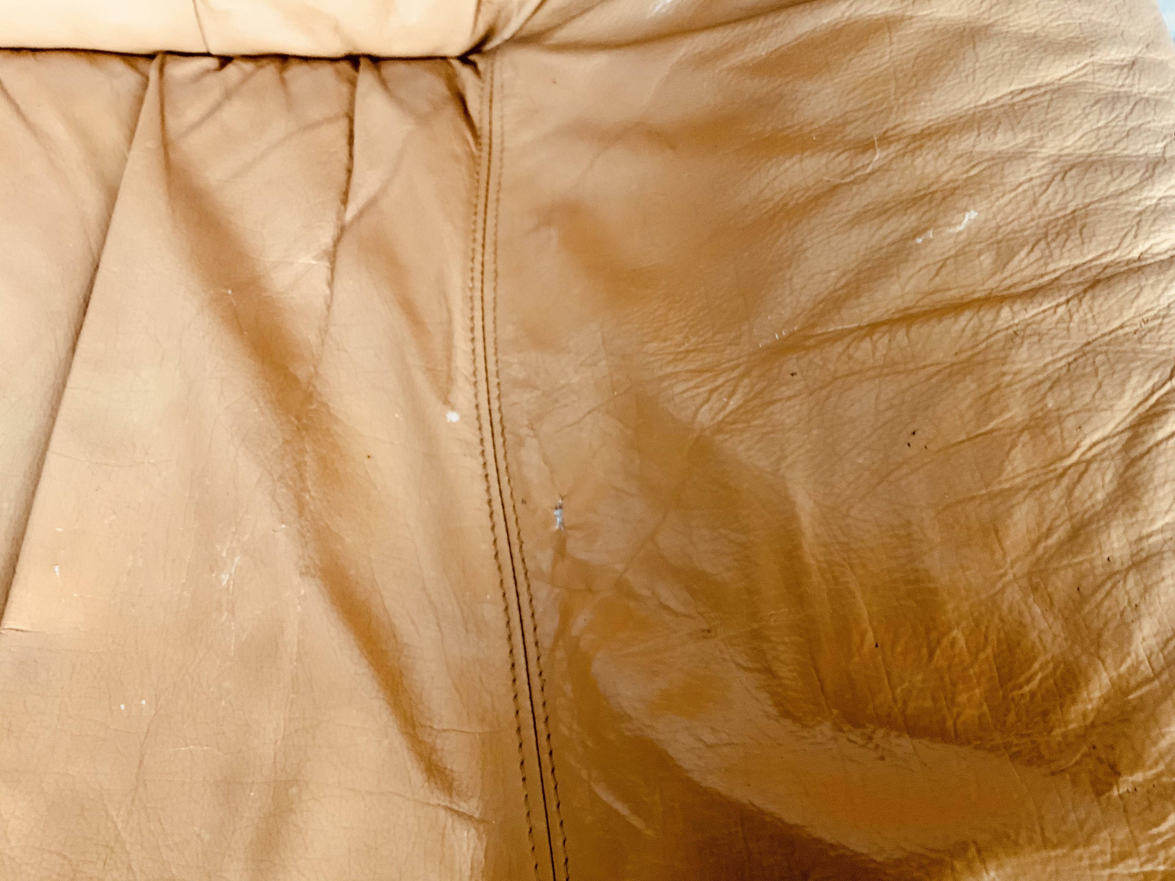 Leather and wood lounge of the Maison Regain 1950s/60s