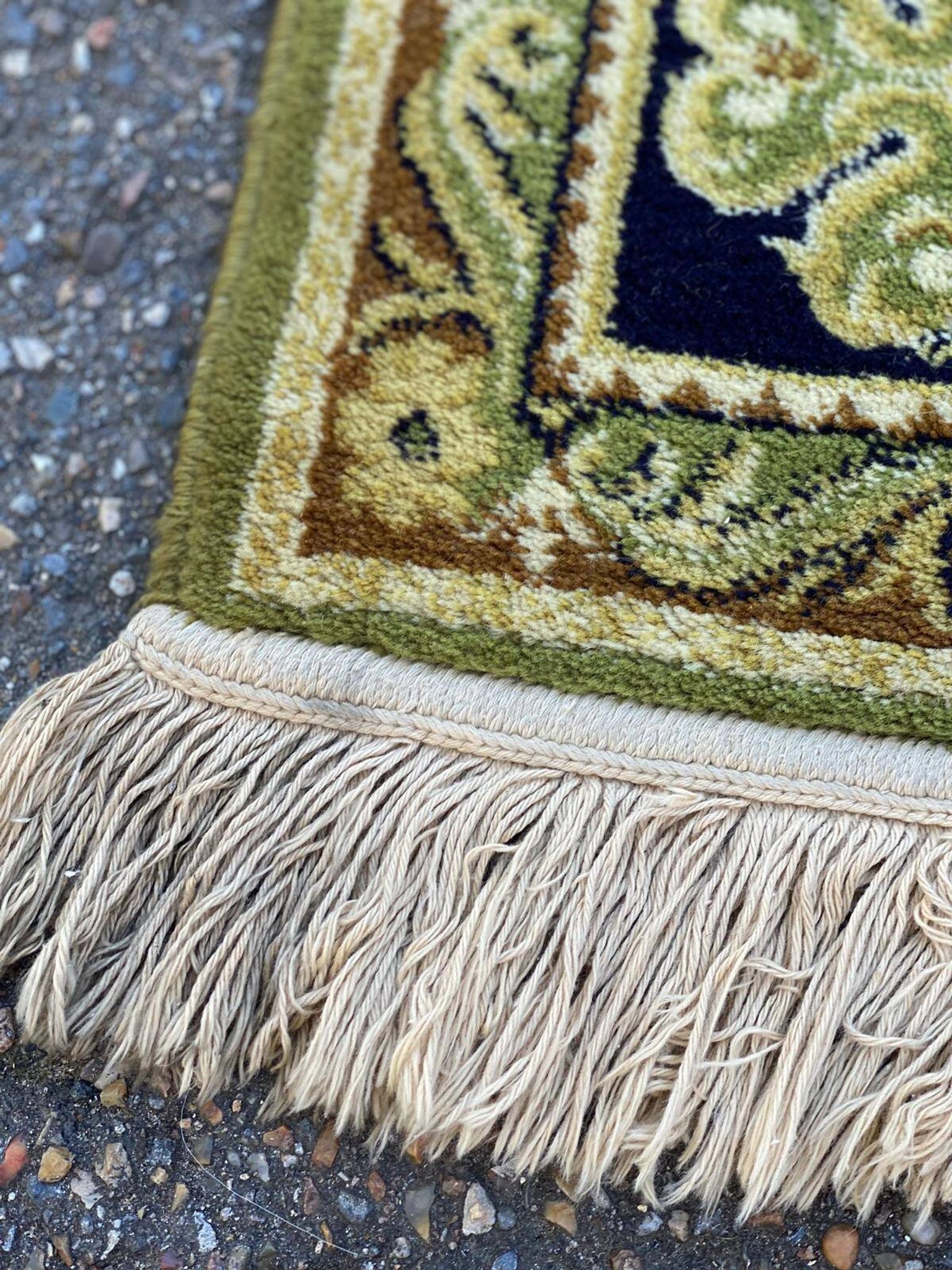Oriental rug in thick wool velvet Sion gold and green 200x300