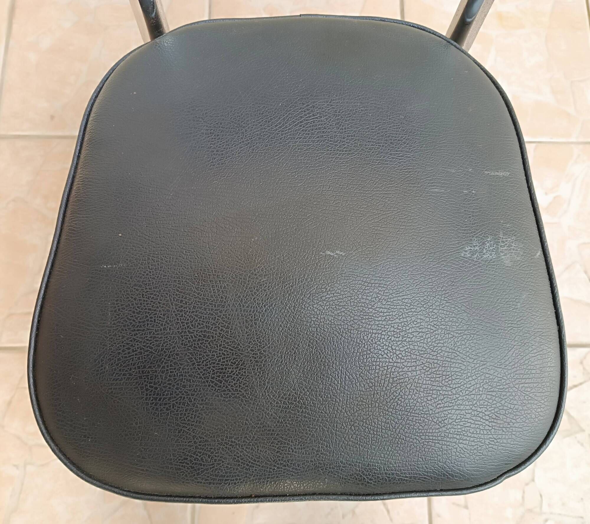 Vintage office chair in chrome metal and faux leather.