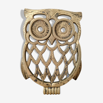 Owl-shaped brass underside